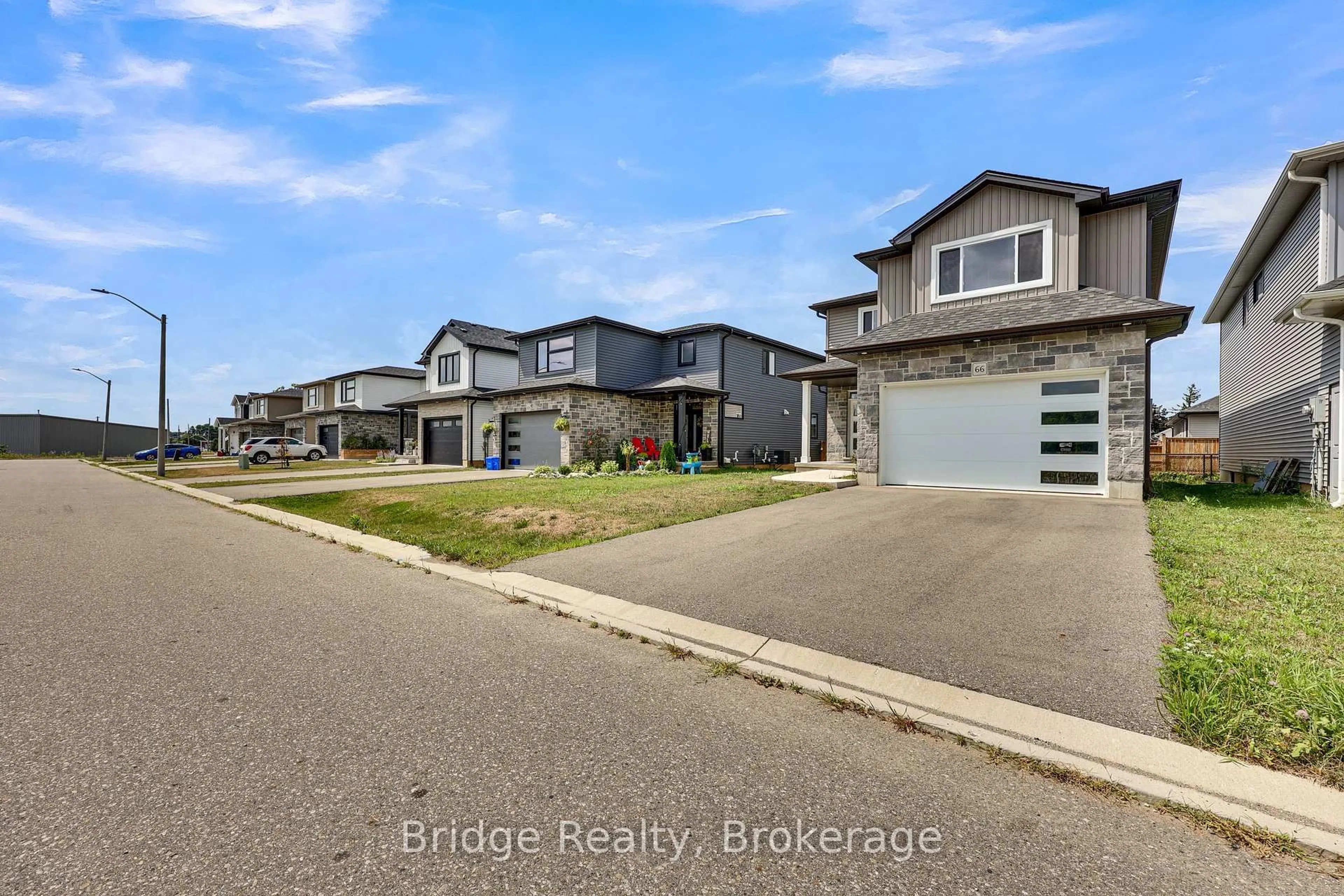 A pic from outside/outdoor area/front of a property/back of a property/a pic from drone, street for 66 Cash Cres, Ingersoll Ontario N5C 0E2