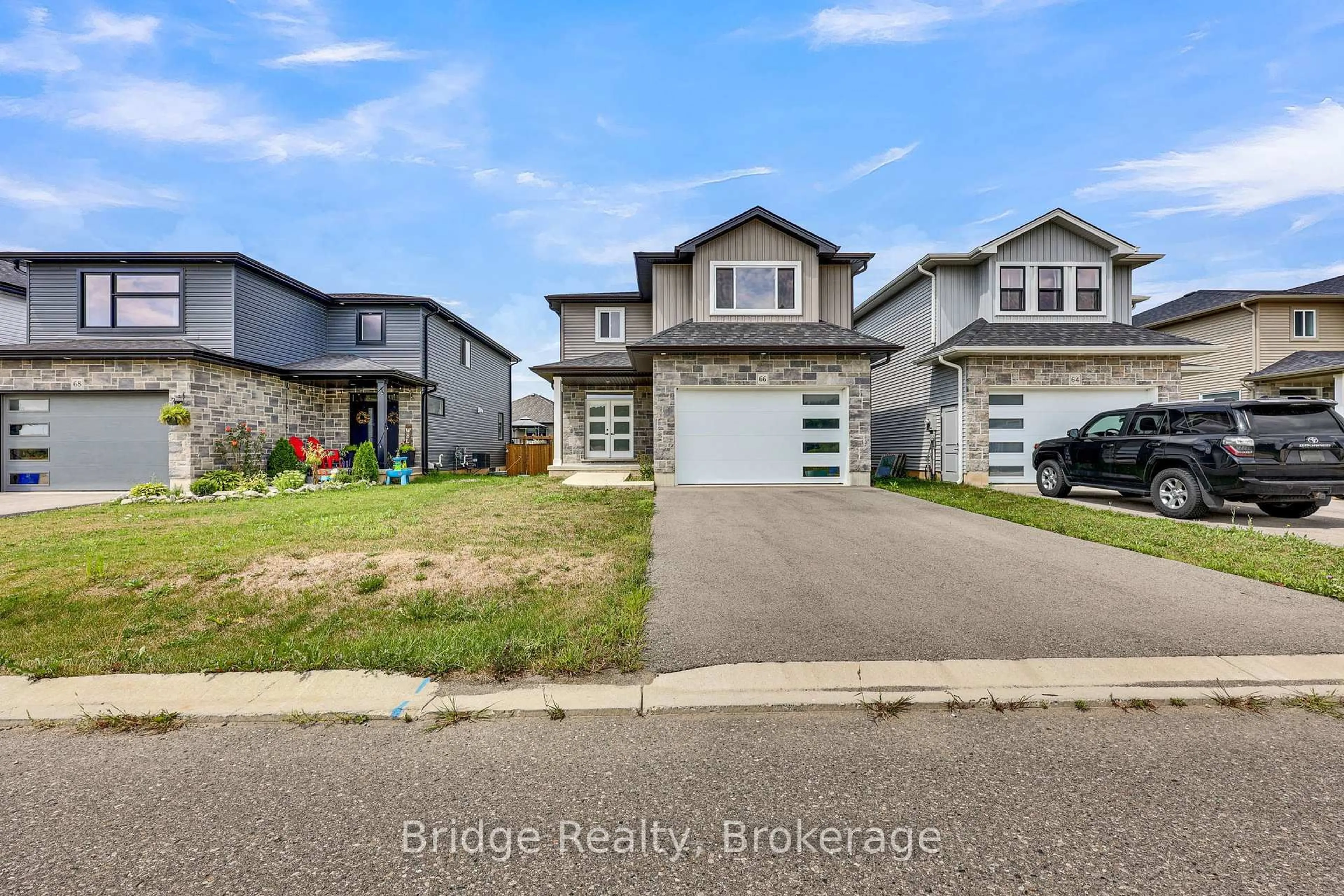 A pic from outside/outdoor area/front of a property/back of a property/a pic from drone, street for 66 Cash Cres, Ingersoll Ontario N5C 0E2