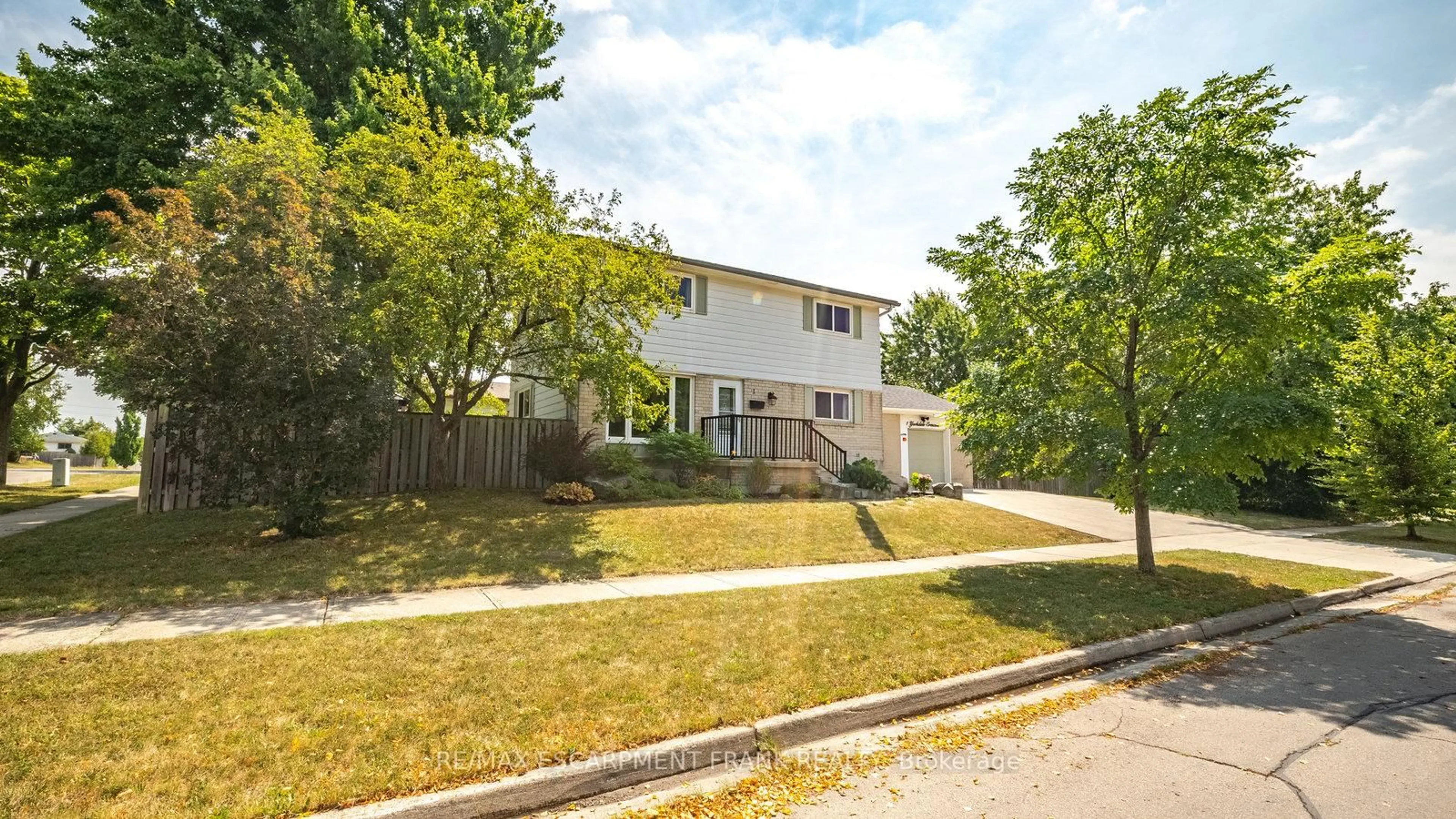 Unknown for 1 YORKDALE Cres, Hamilton Ontario L8J 1E2