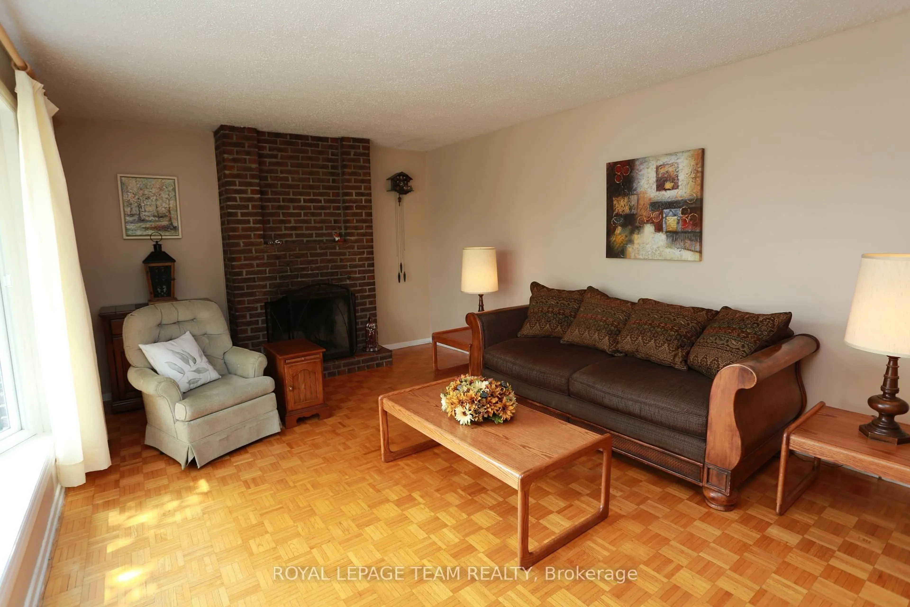 Living room with furniture, unknown for 82 Maitland St, Richmond Ontario K0A 2Z0