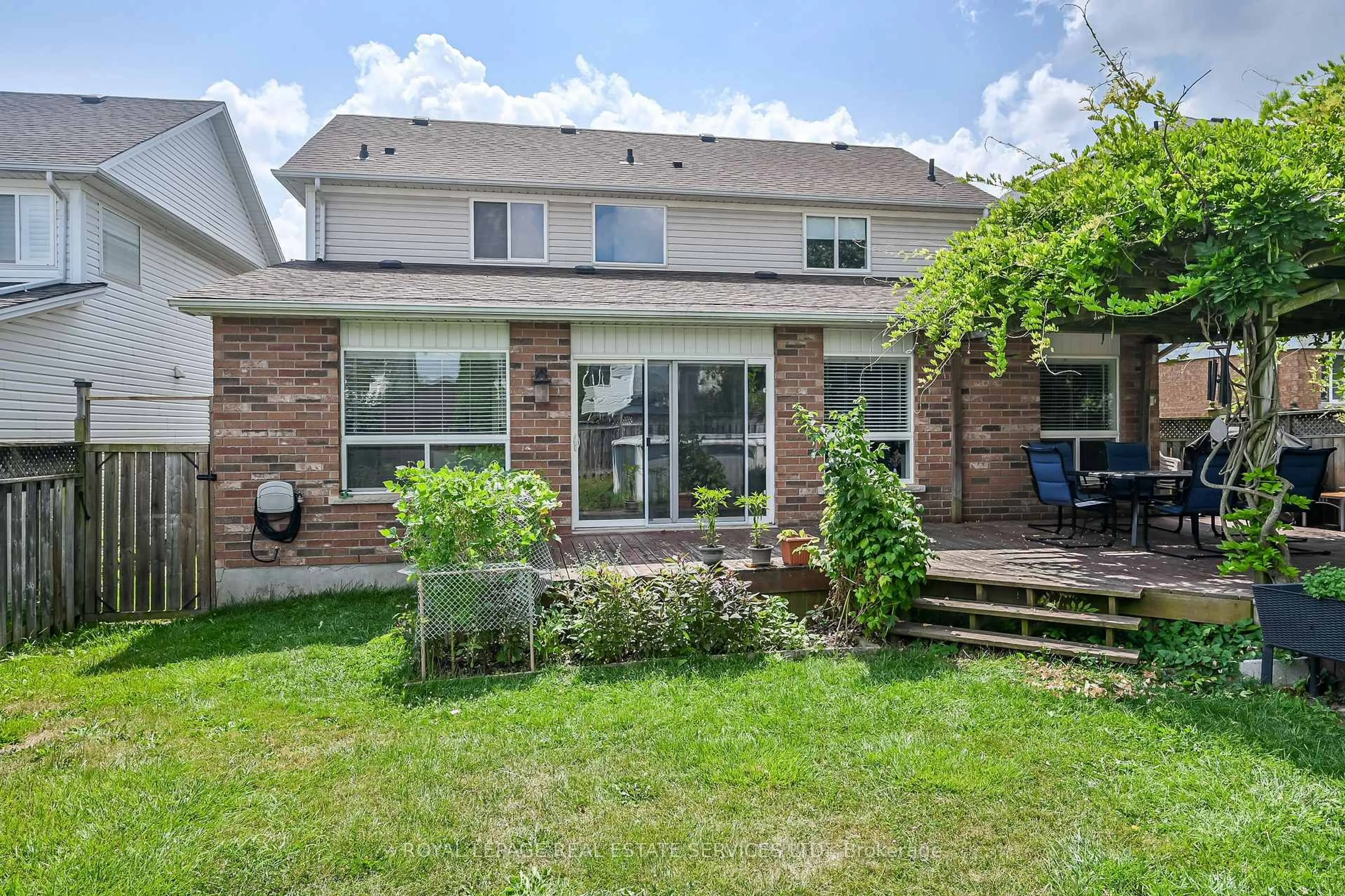 Patio, street for 118 Blackburn Dr, Brant Ontario N3T 6S2