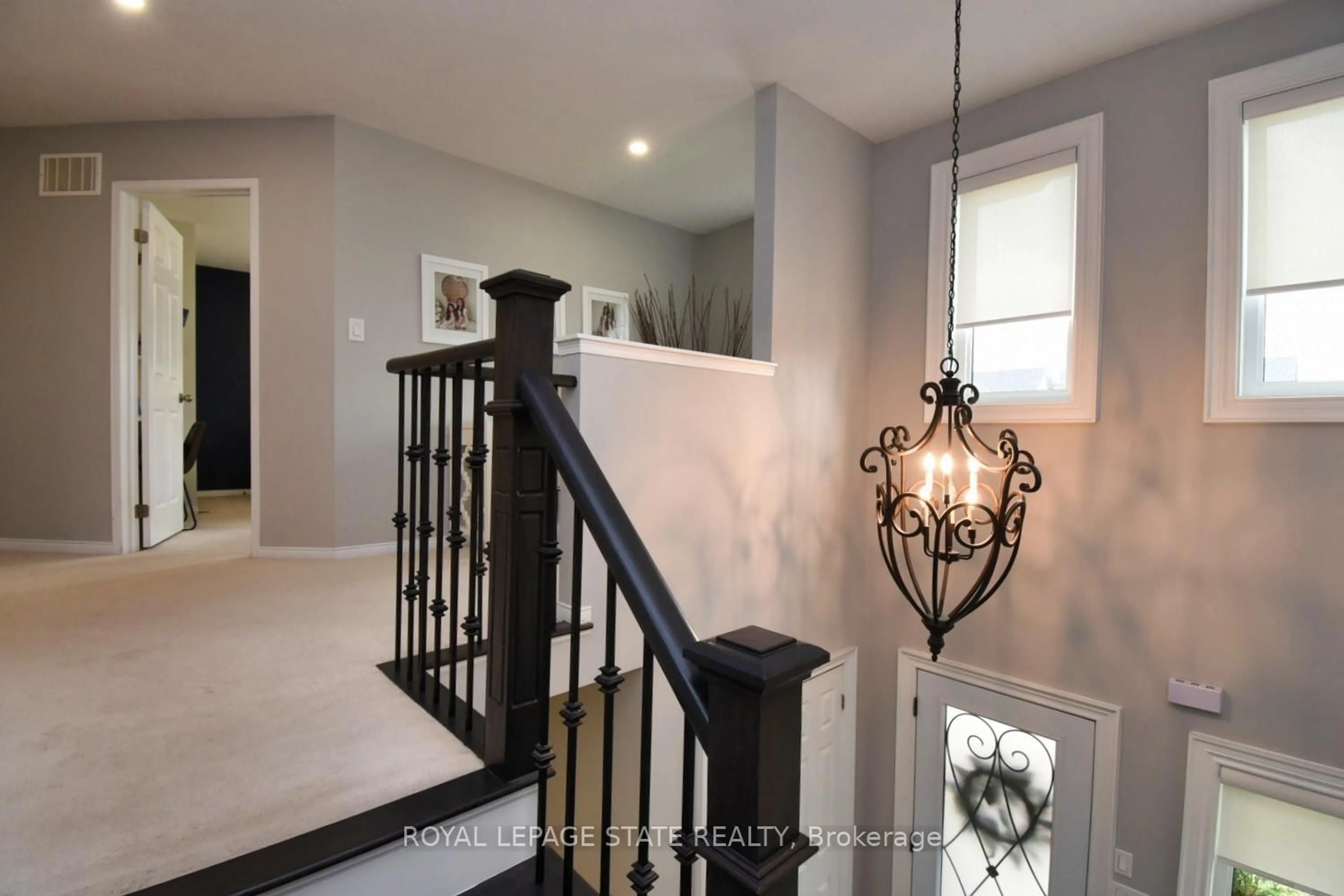 Indoor entryway for 97 Voyager Pass, Hamilton Ontario L0R 1C0
