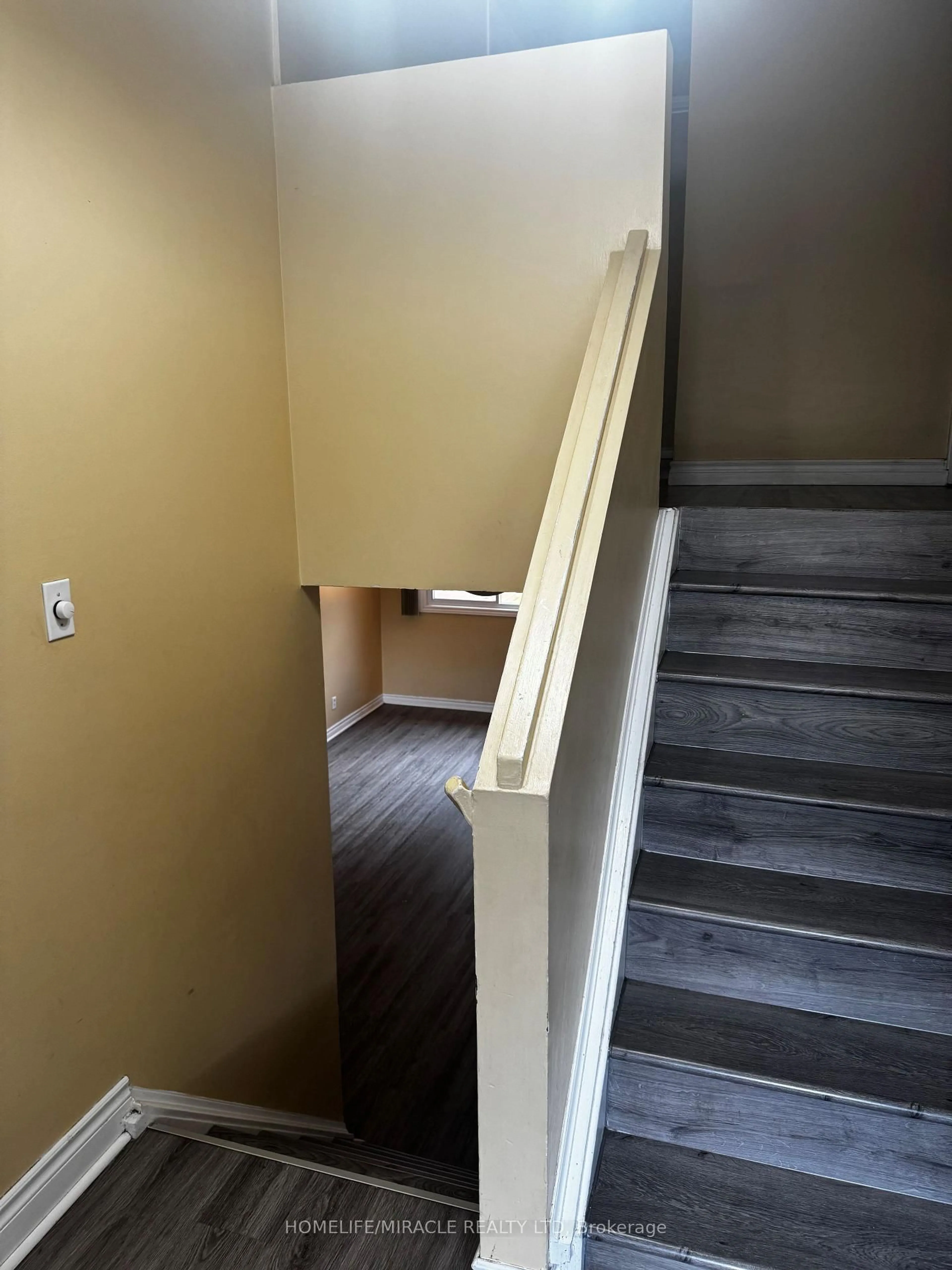Stairs for 230 Linden Dr, Cambridge Ontario N3H 4Y2
