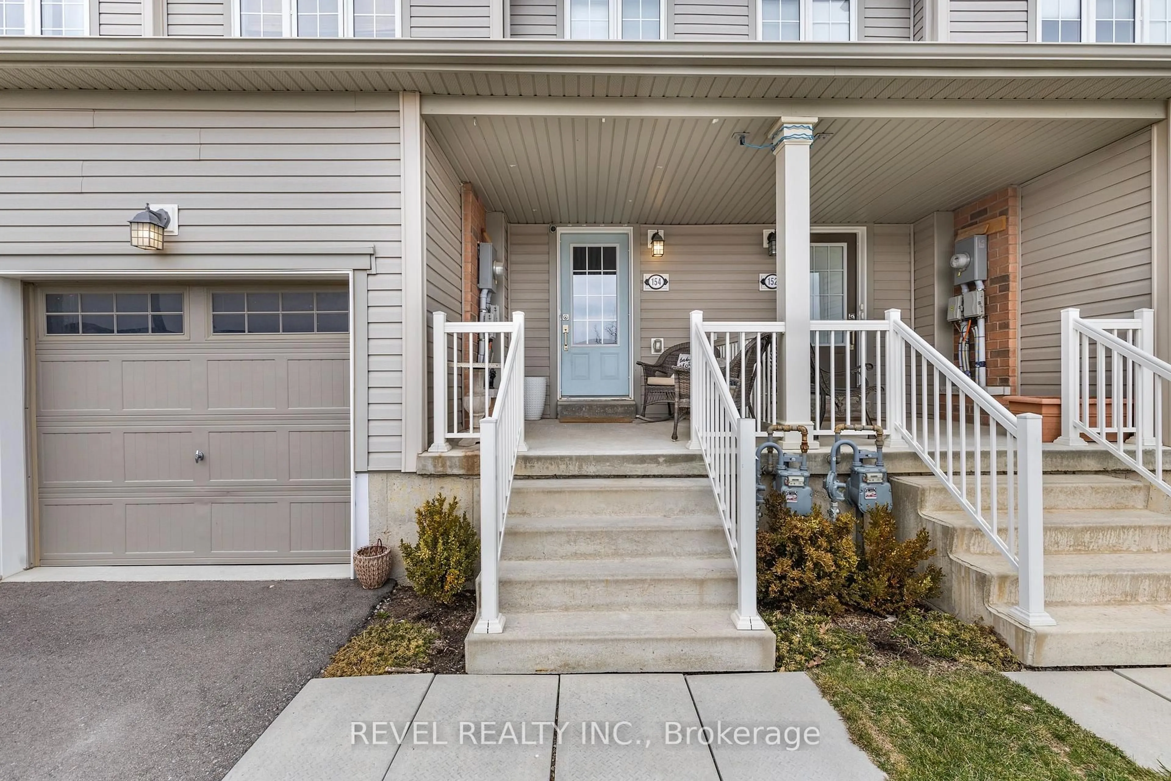 Indoor entryway for 154 Maclachlan Ave, Haldimand Ontario N3W 0C9