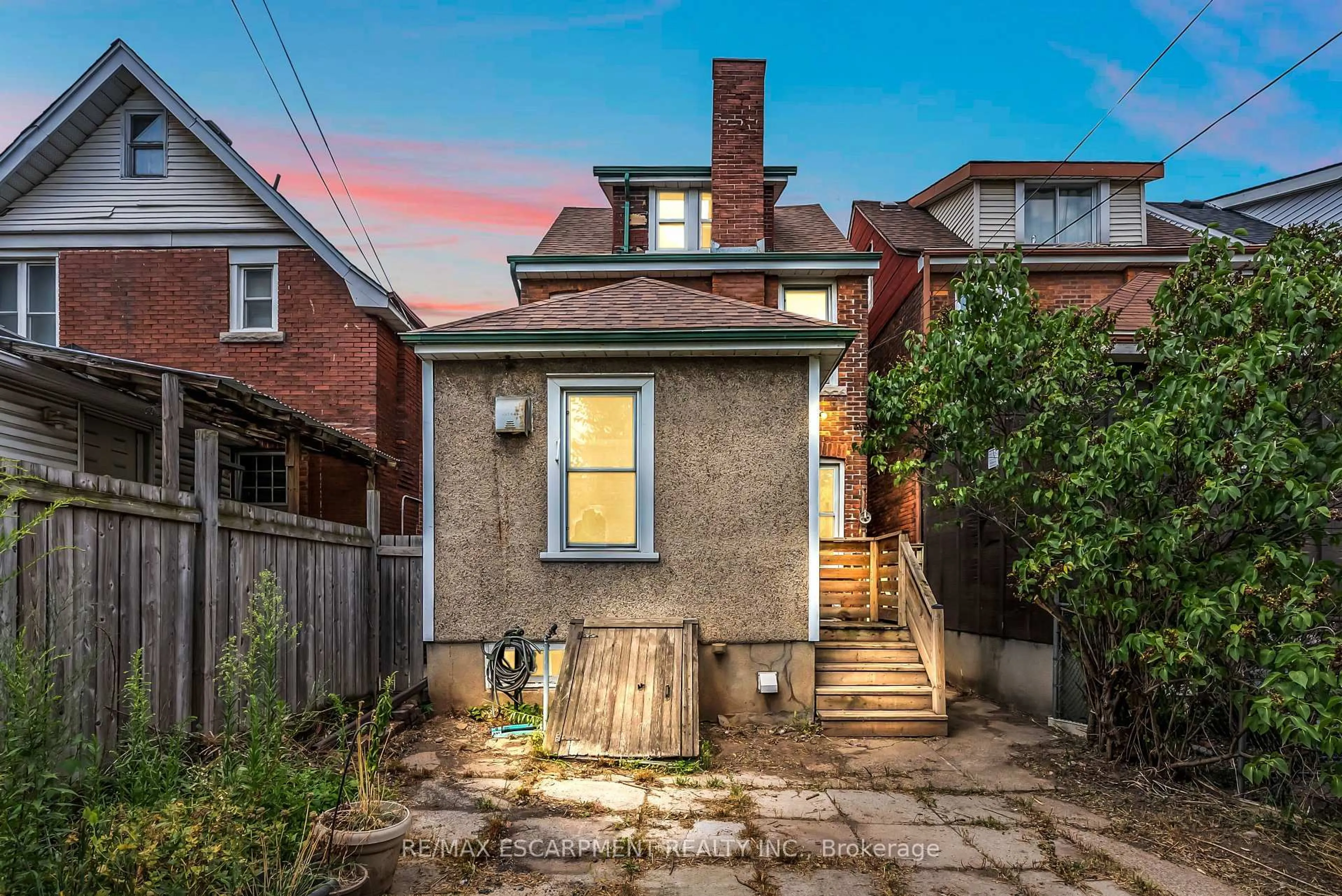 Home with brick exterior material, street for 170 Grosvenor Ave, Hamilton Ontario L8L 7S8