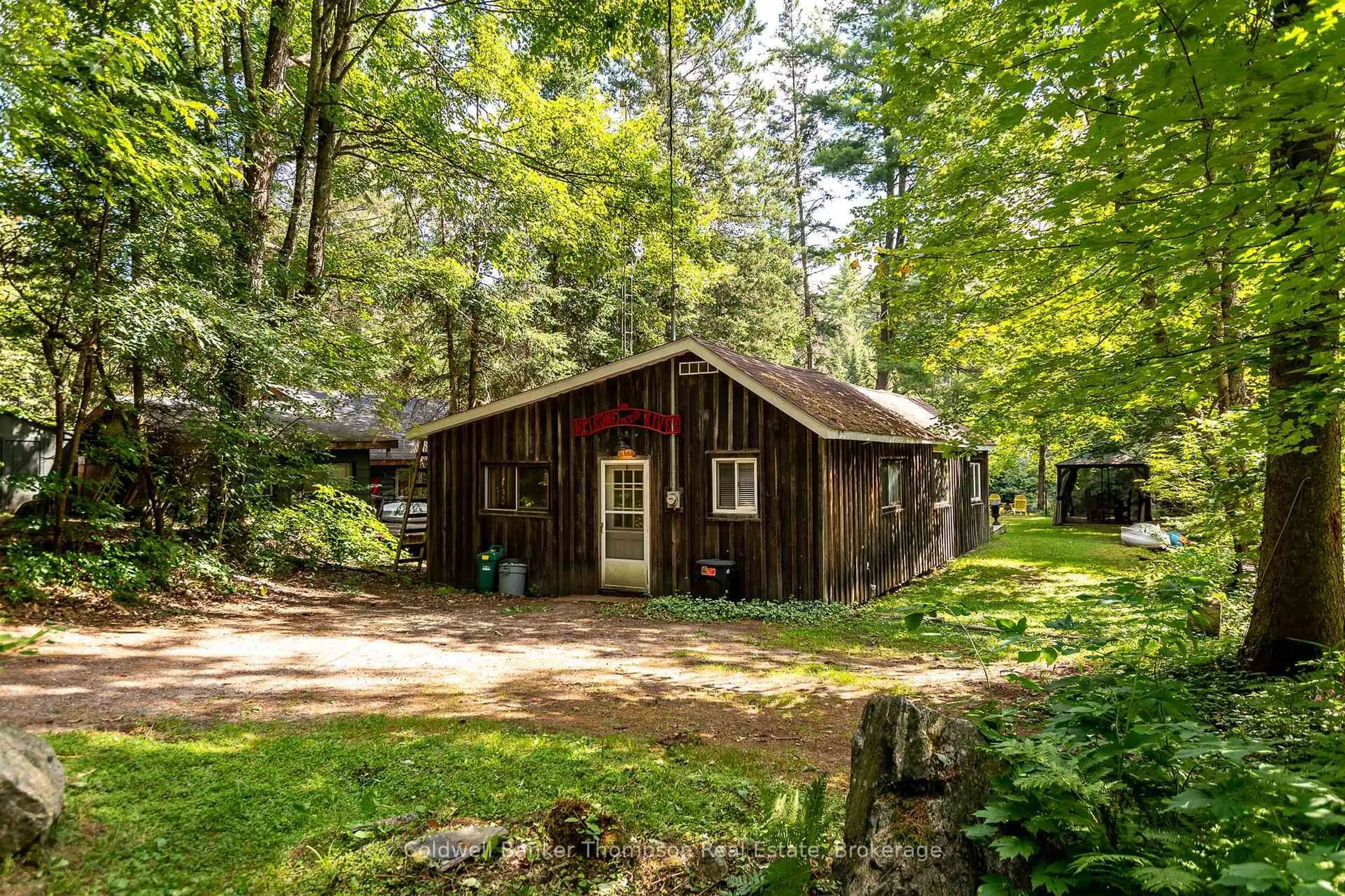 Shed for 132 Muskoka River Rd, Huntsville Ontario P0B 1L0