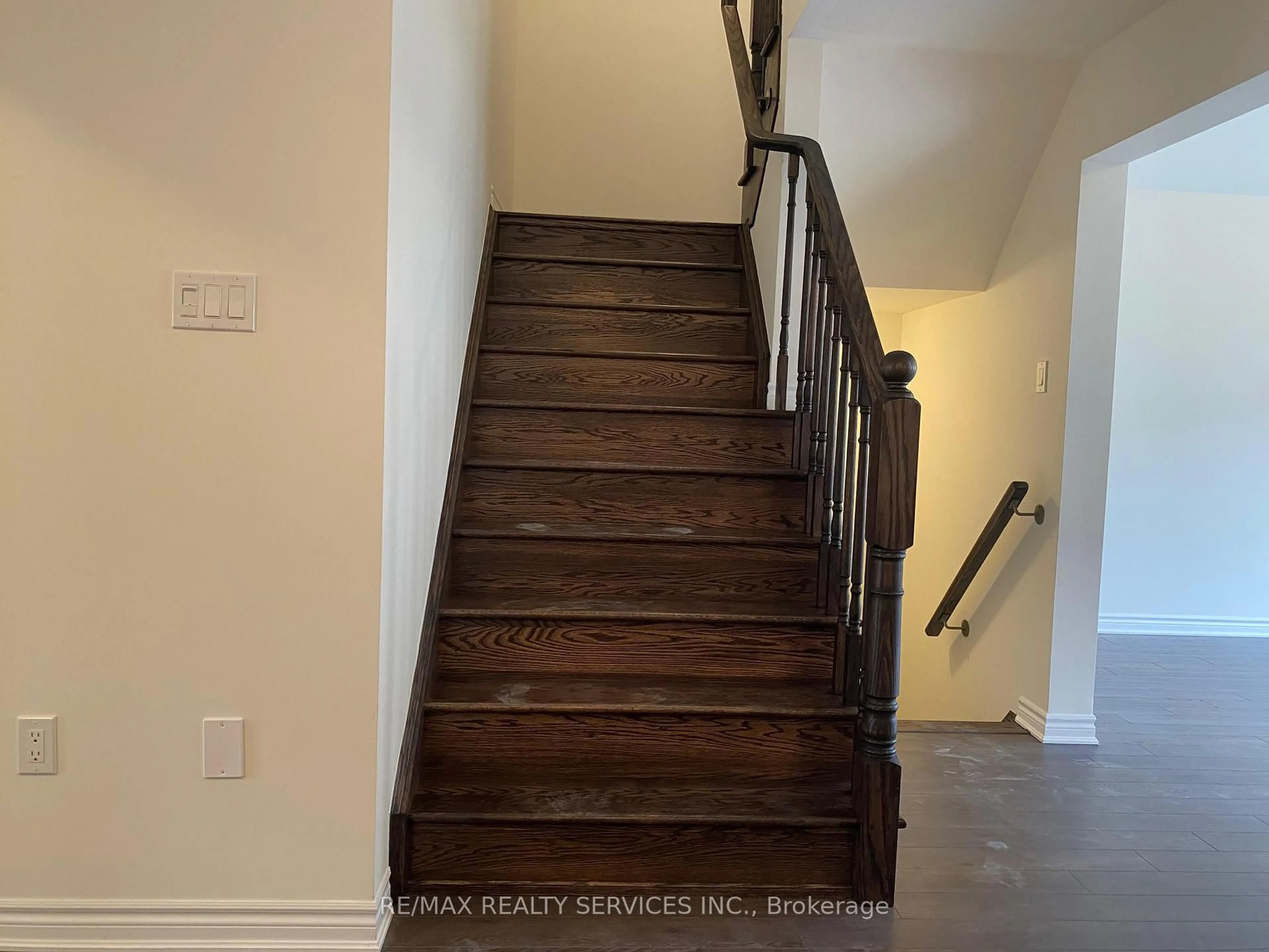 Stairs for 455 Guelph Ave #18, Cambridge Ontario N3C 0H2