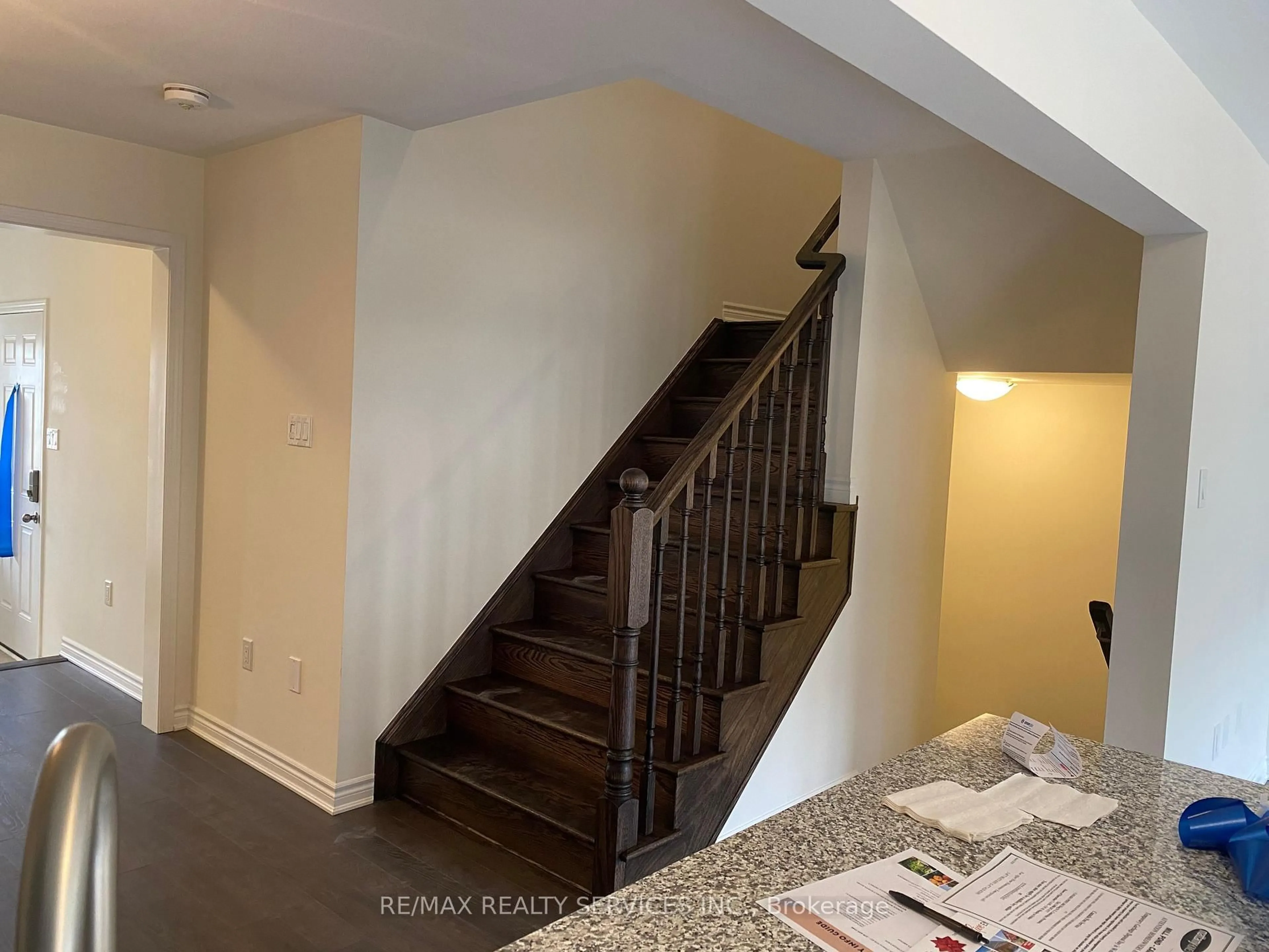 Stairs for 455 Guelph Ave #18, Cambridge Ontario N3C 0H2