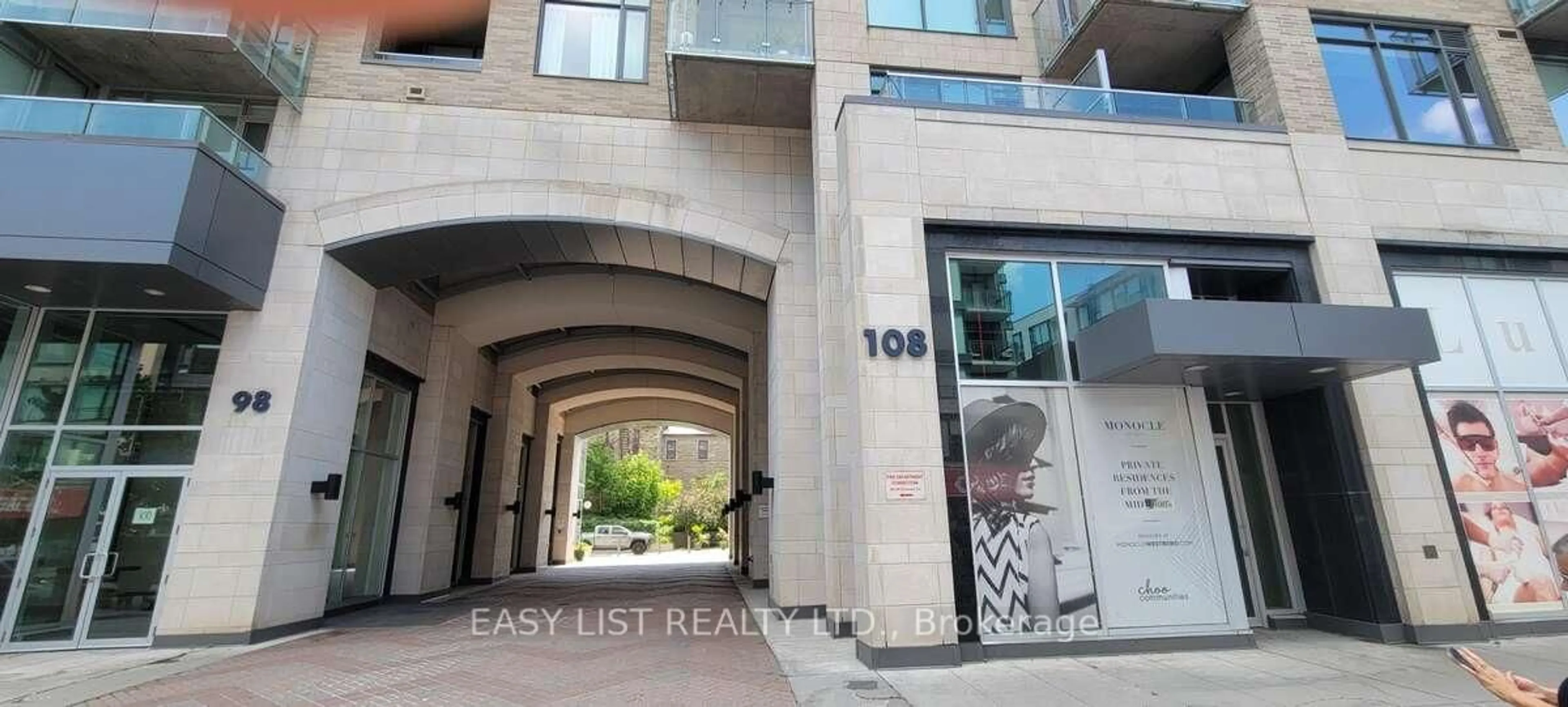 Indoor foyer for 108 Richmond Rd #701, Ottawa Ontario K1Z 0B3