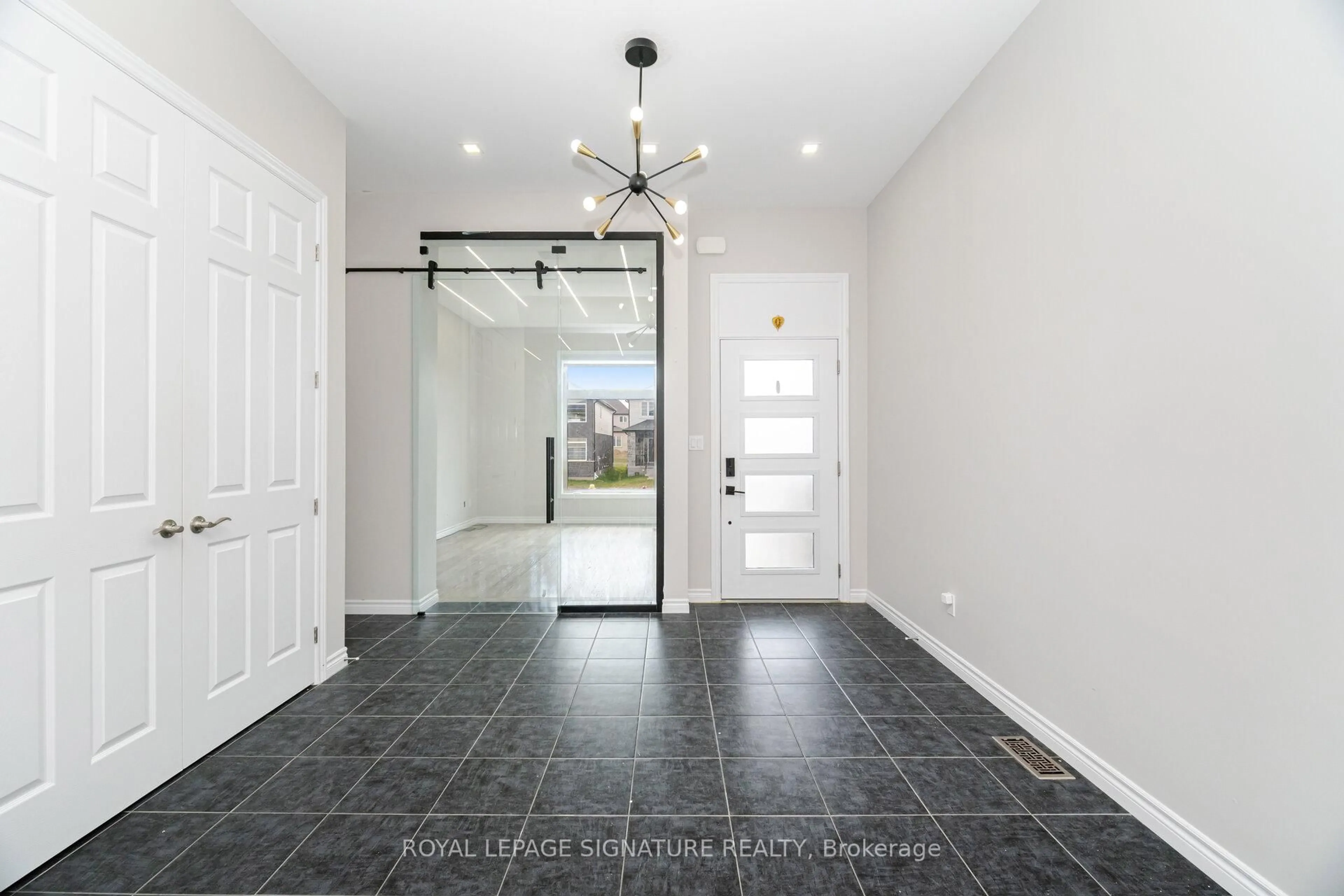 Indoor entryway for 101 Sass Cres, Brant Ontario N3L 0J3