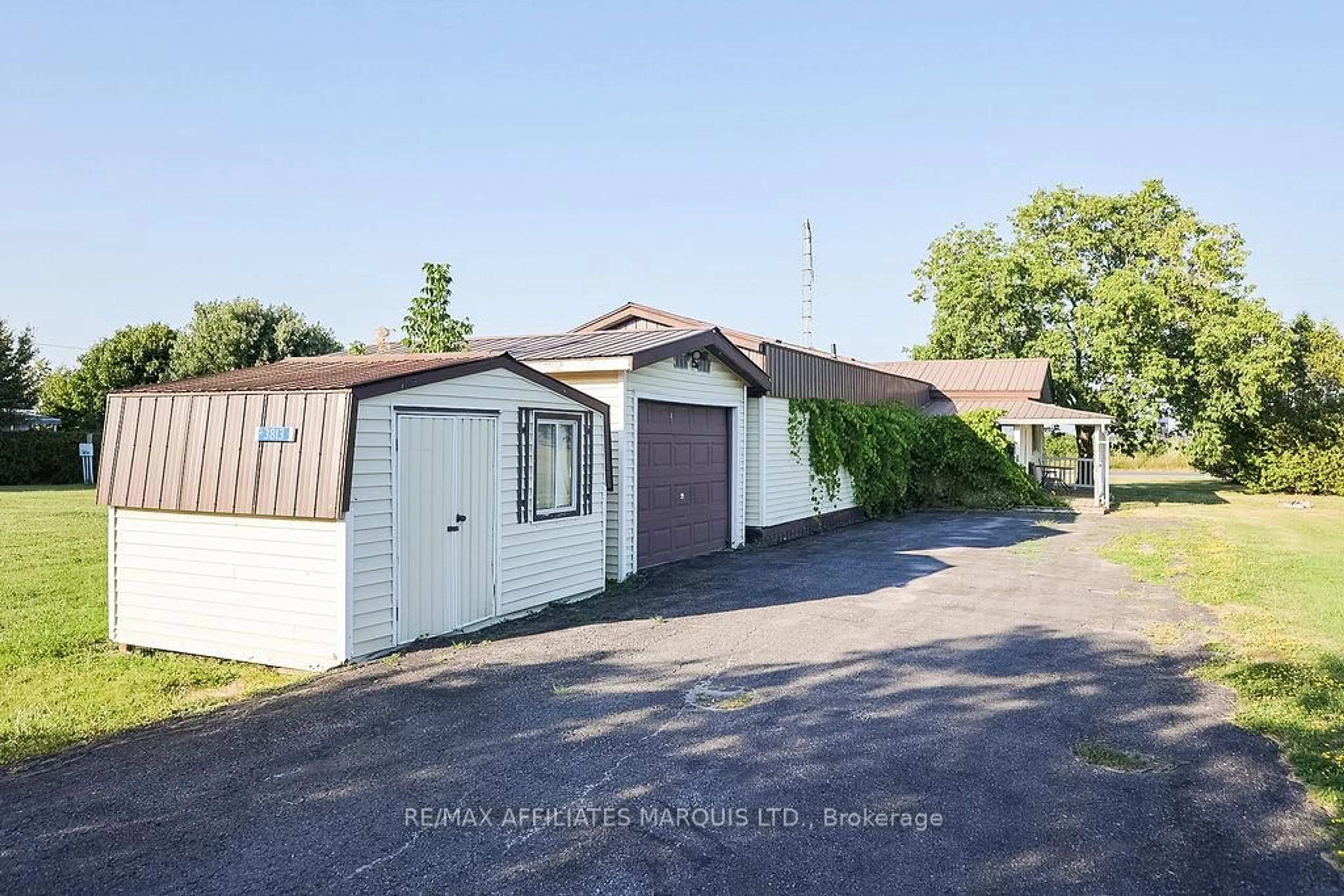 A pic from outside/outdoor area/front of a property/back of a property/a pic from drone, street for 3813 JOANN St, North Glengarry Ontario K0C 1A0