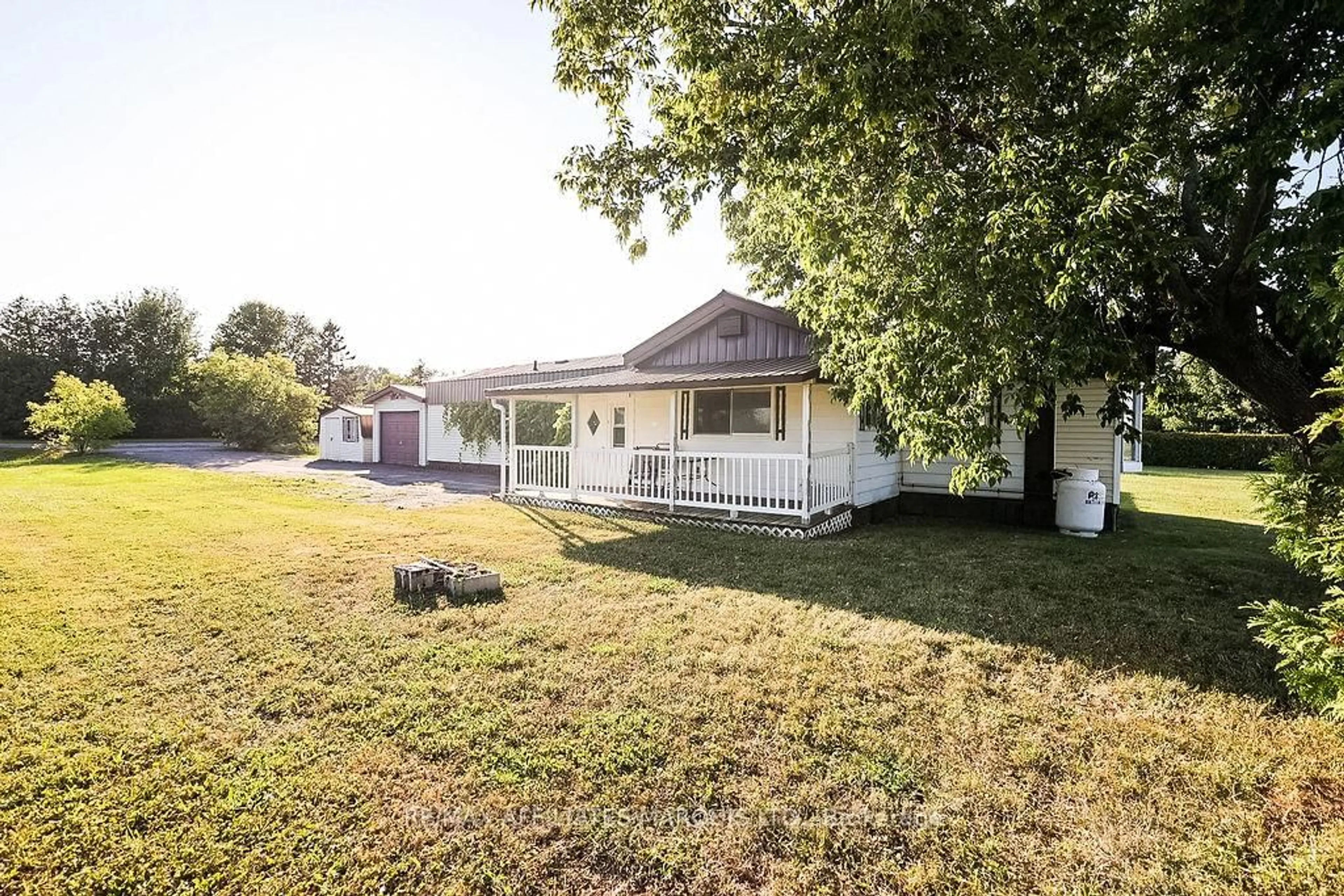 A pic from outside/outdoor area/front of a property/back of a property/a pic from drone, unknown for 3813 JOANN St, North Glengarry Ontario K0C 1A0