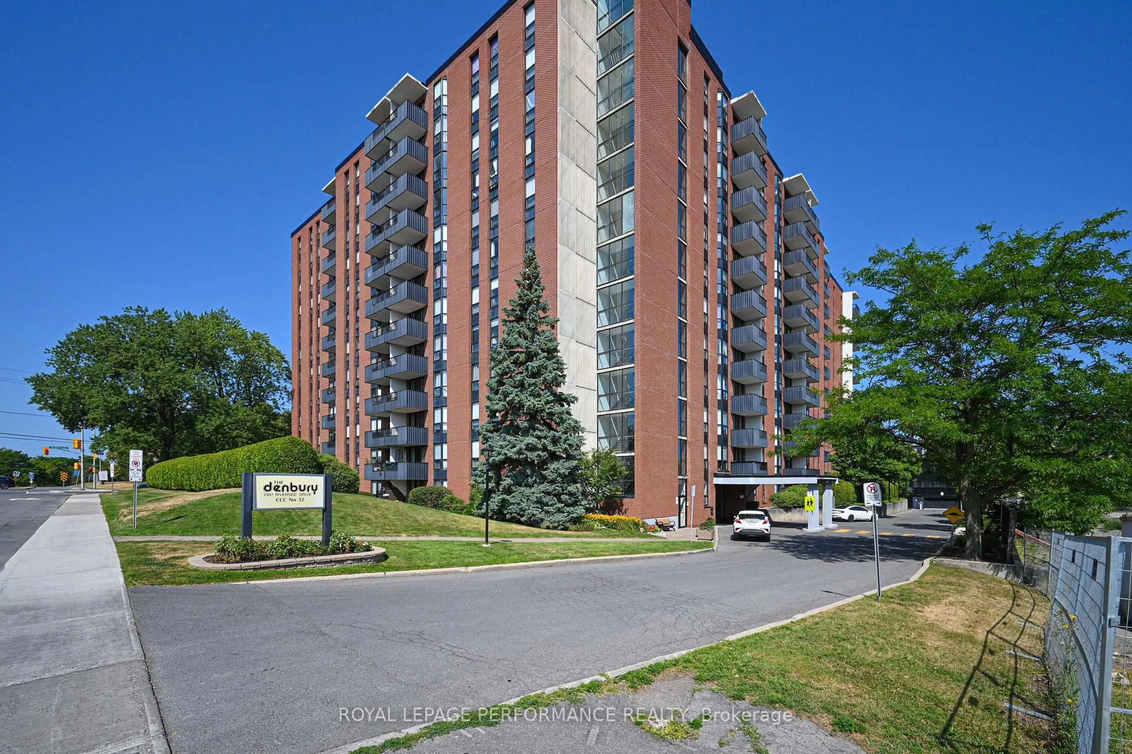 Patio, building for 2951 Riverside Dr #809, Ottawa Ontario K1V 8W6
