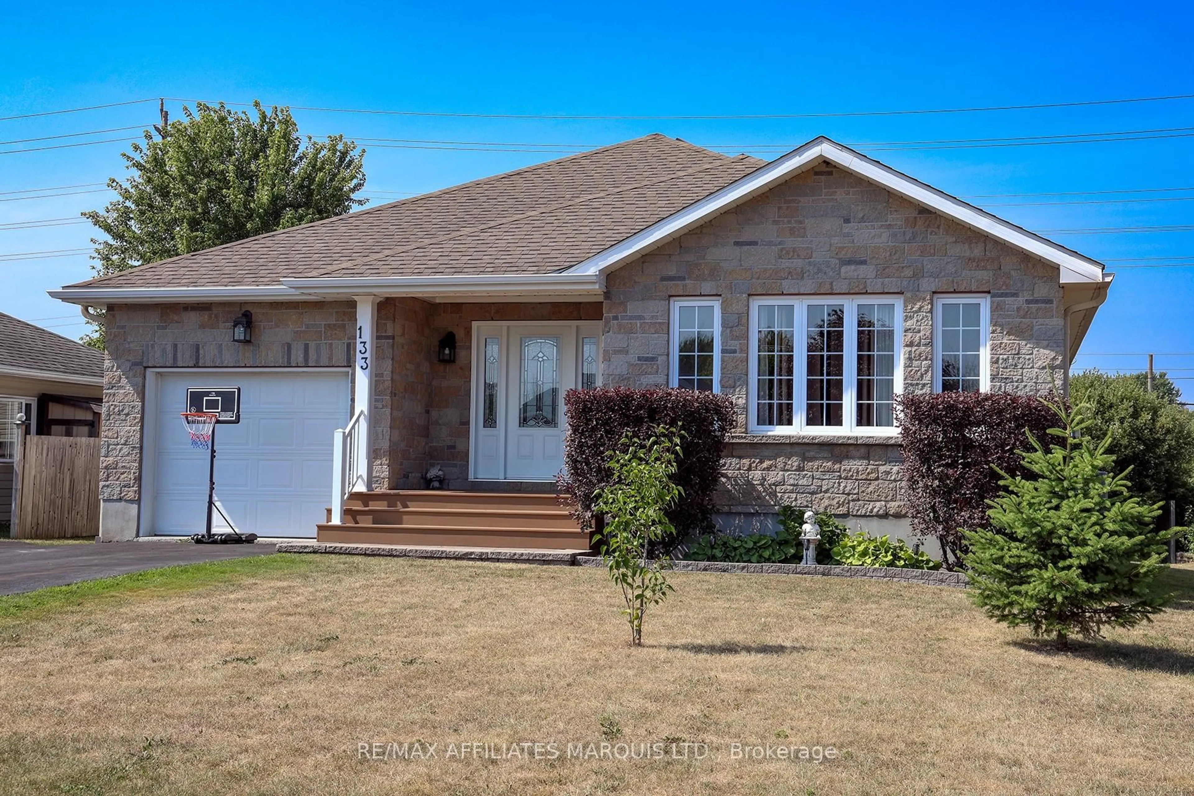 Home with vinyl exterior material, street for 133 Blakes Cres, South Dundas Ontario K0C 1X0