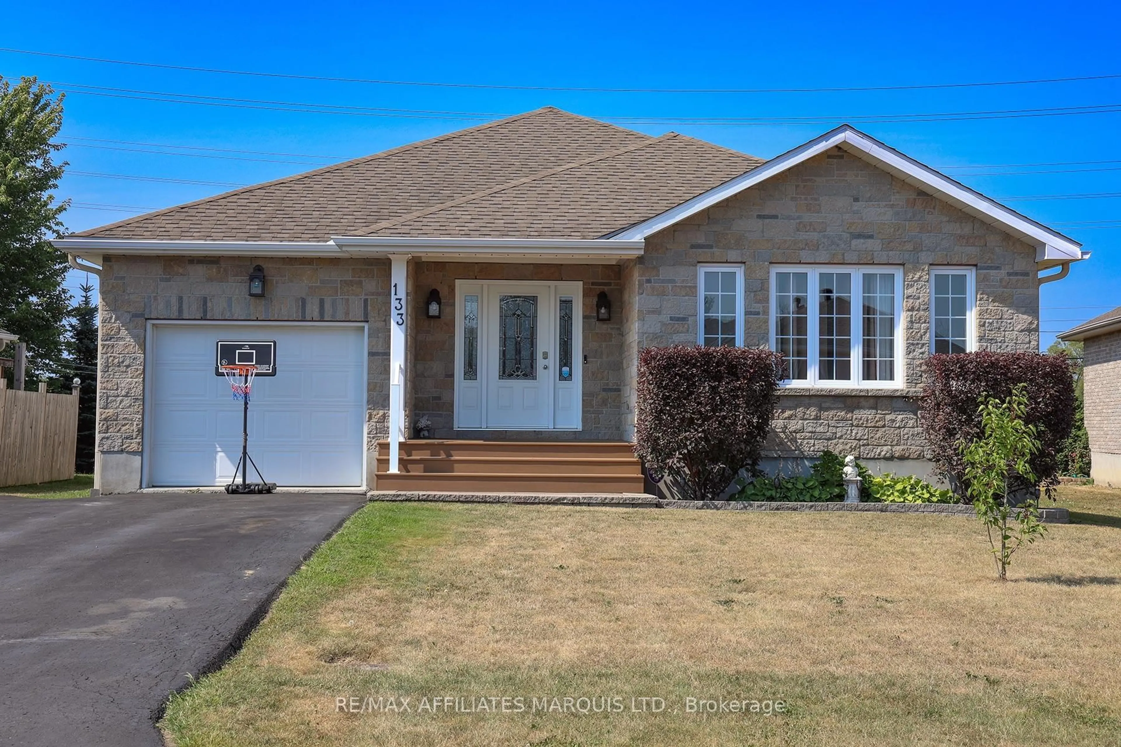 Home with vinyl exterior material, street for 133 Blakes Cres, South Dundas Ontario K0C 1X0