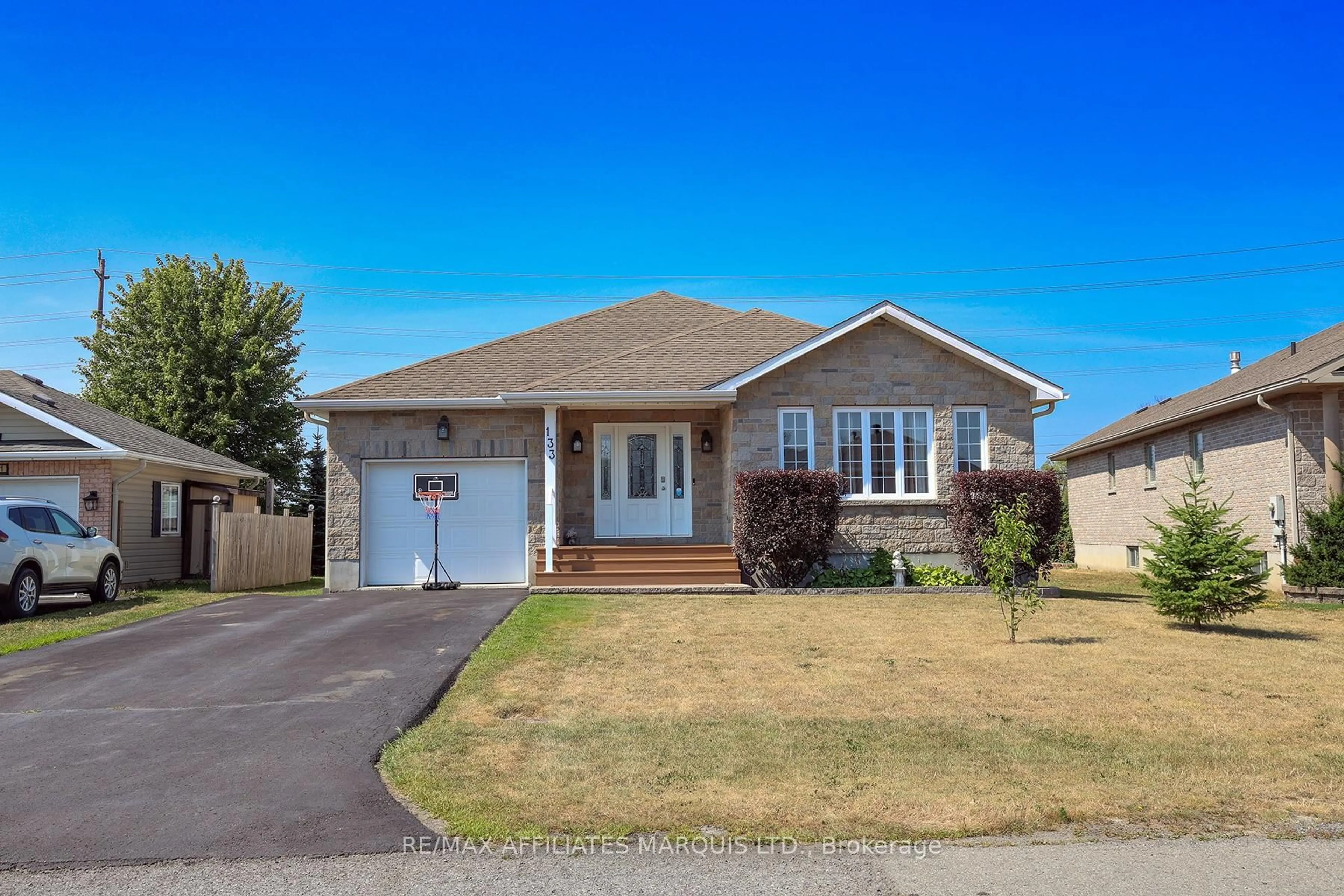 Home with vinyl exterior material, street for 133 Blakes Cres, South Dundas Ontario K0C 1X0