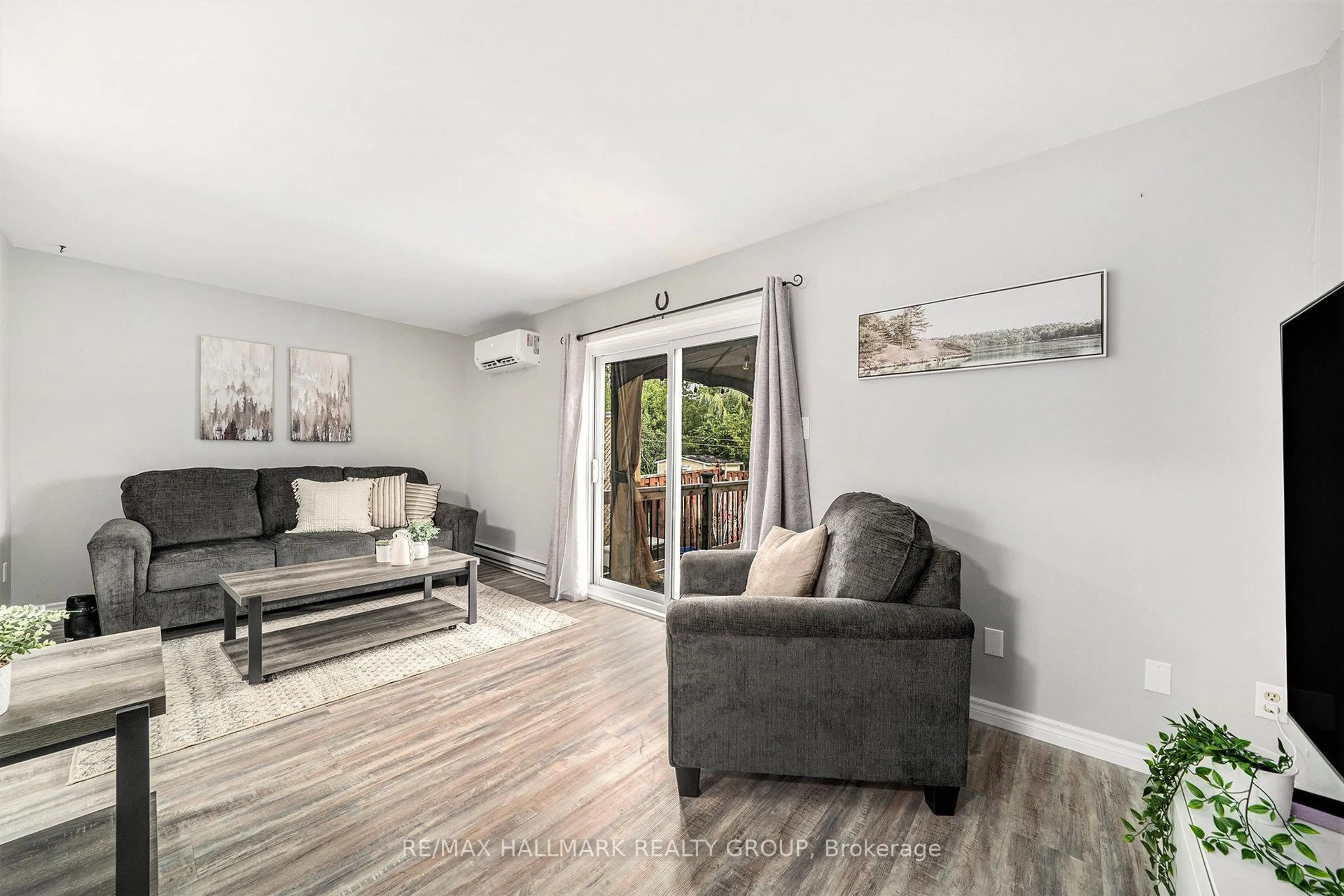 Living room with furniture, wood/laminate floor for 170 Ellen Ave, Cornwall Ontario K6J 3L7