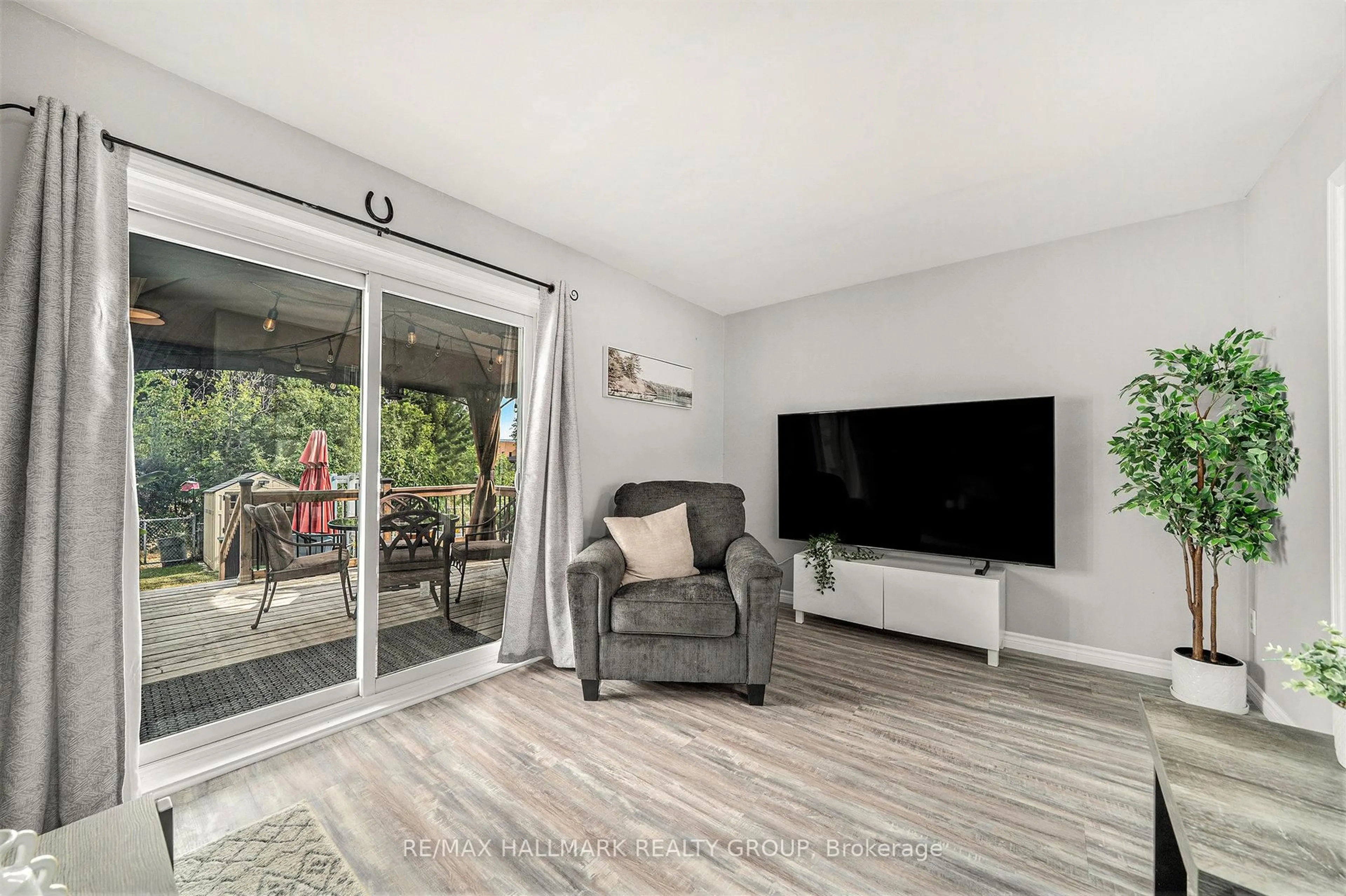 Living room with furniture, unknown for 170 Ellen Ave, Cornwall Ontario K6J 3L7