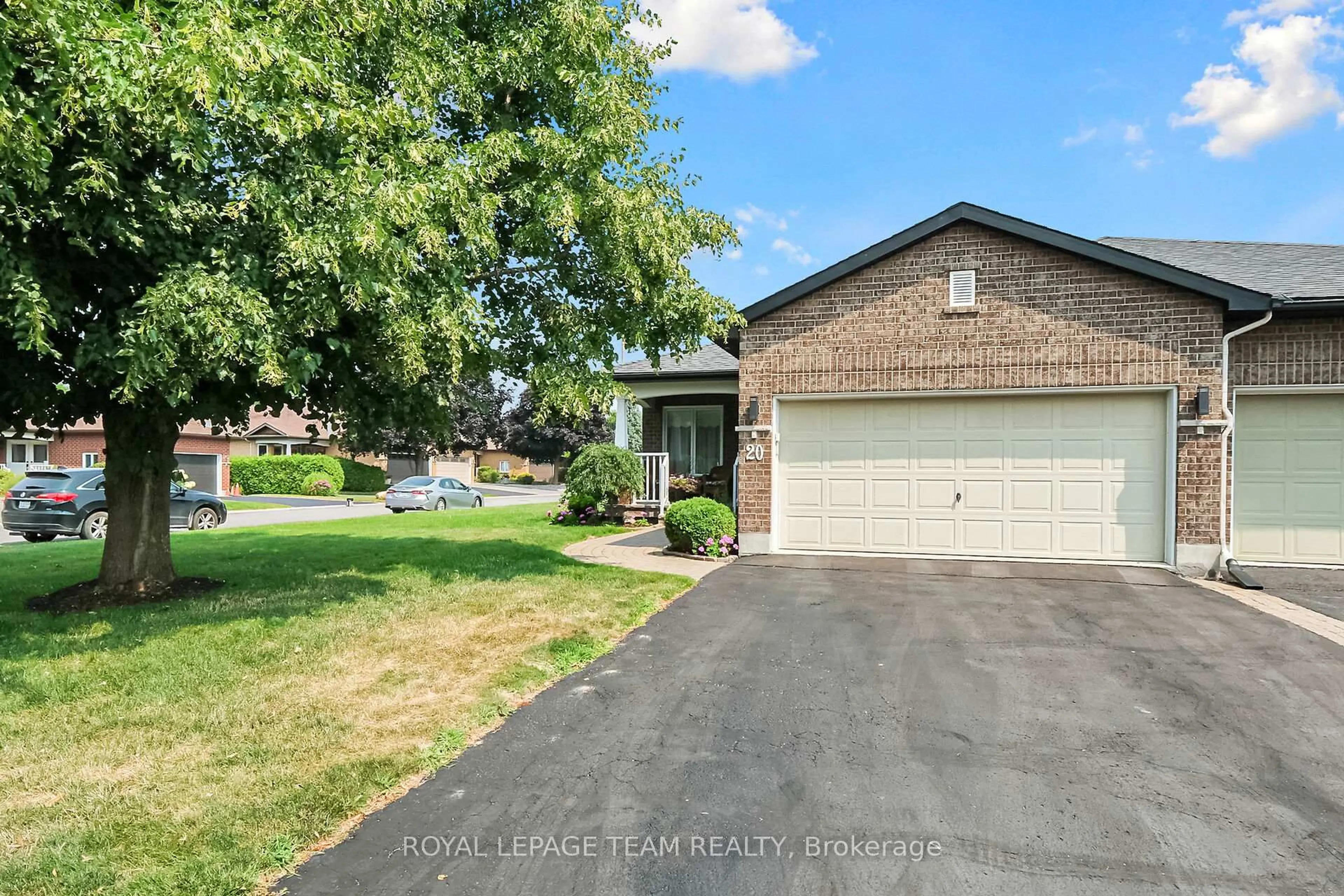 A pic from outside/outdoor area/front of a property/back of a property/a pic from drone, street for 20 Peregrine Cres, Kanata Ontario K2M 2T3
