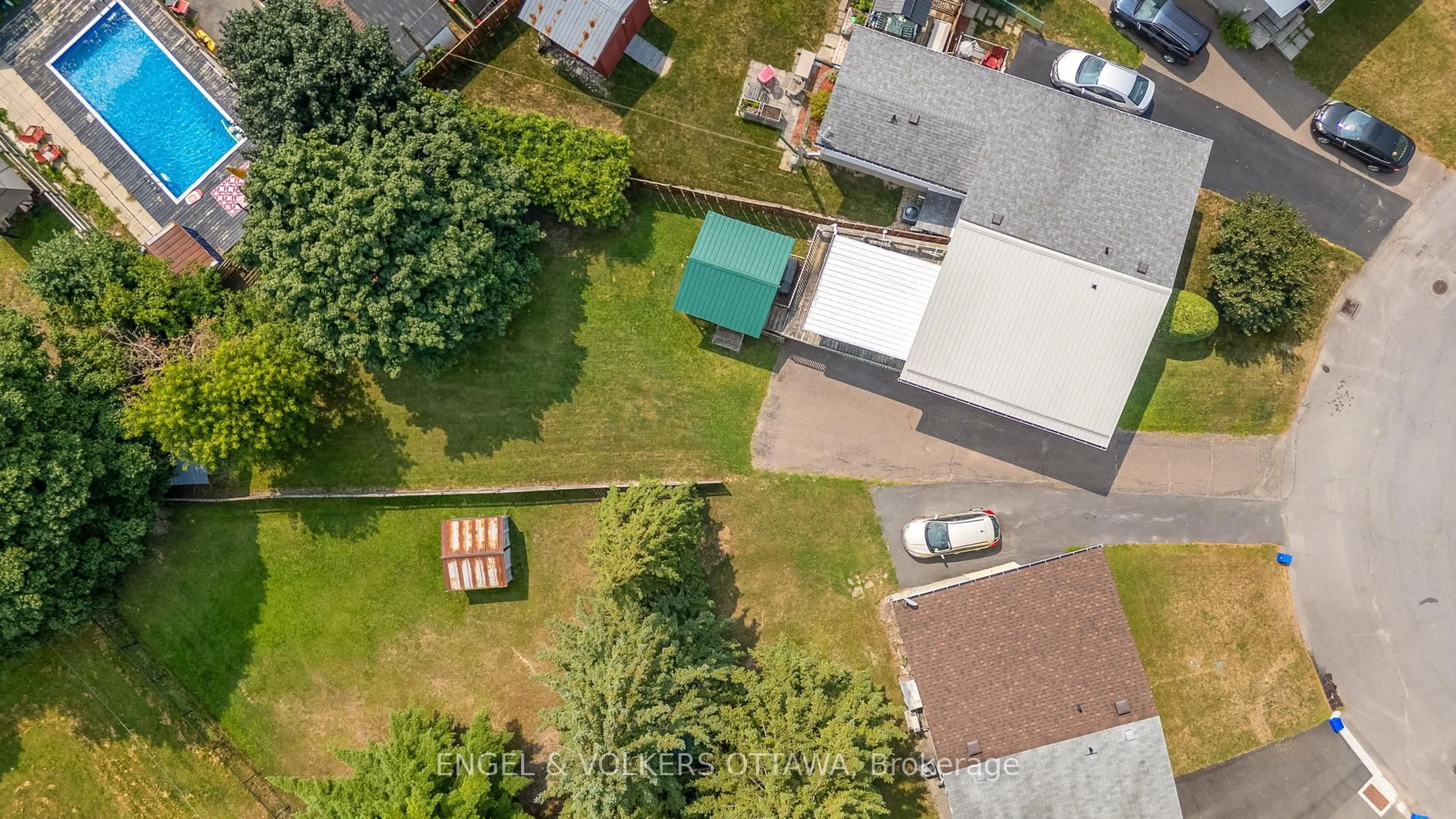 A pic from outside/outdoor area/front of a property/back of a property/a pic from drone, street for 238 Wilfred Cres, Arnprior Ontario K7S 2W9
