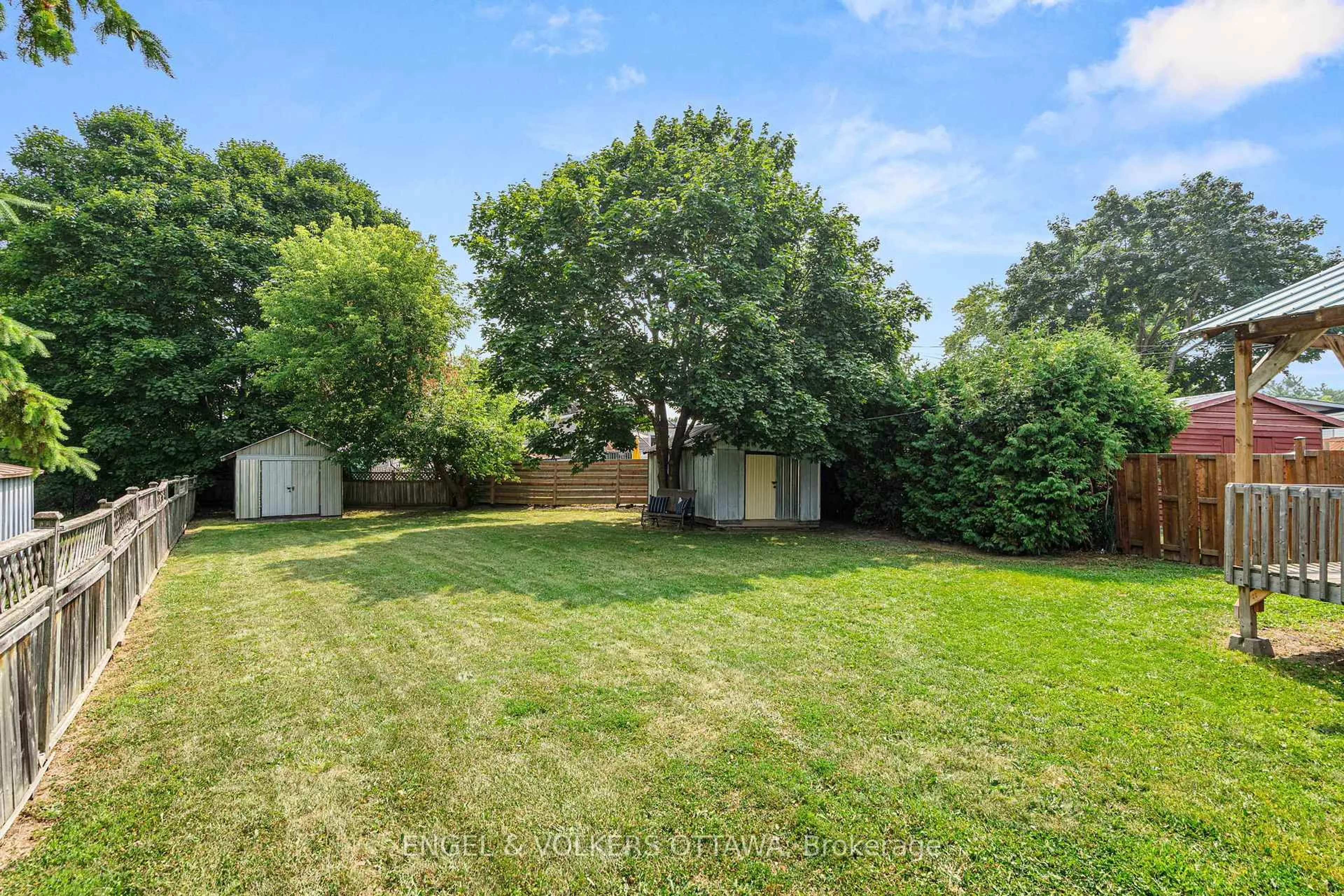 A pic from outside/outdoor area/front of a property/back of a property/a pic from drone, unknown for 238 Wilfred Cres, Arnprior Ontario K7S 2W9