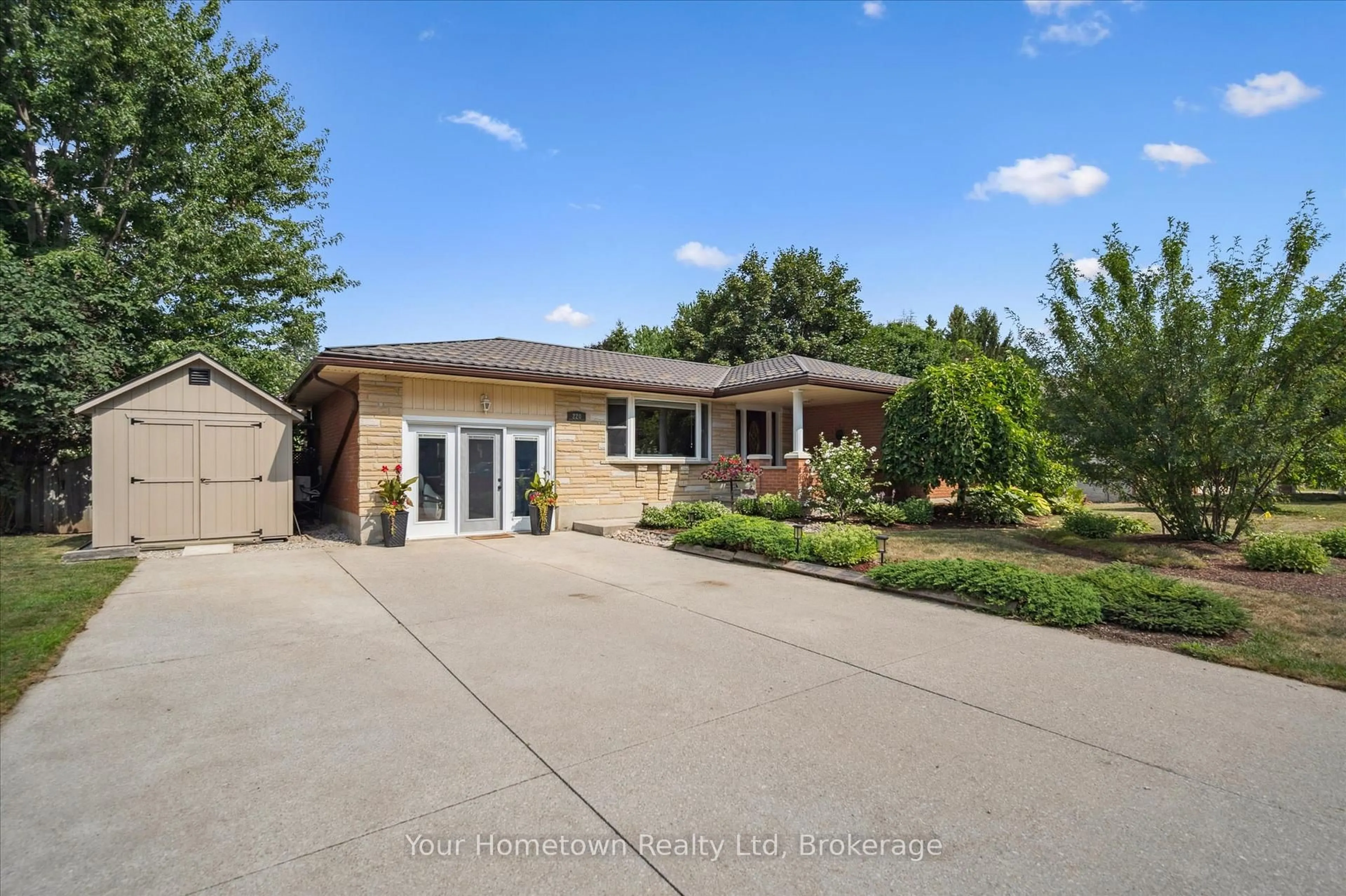 A pic from outside/outdoor area/front of a property/back of a property/a pic from drone, street for 220 Colborne St, Centre Wellington Ontario N0B 1S0