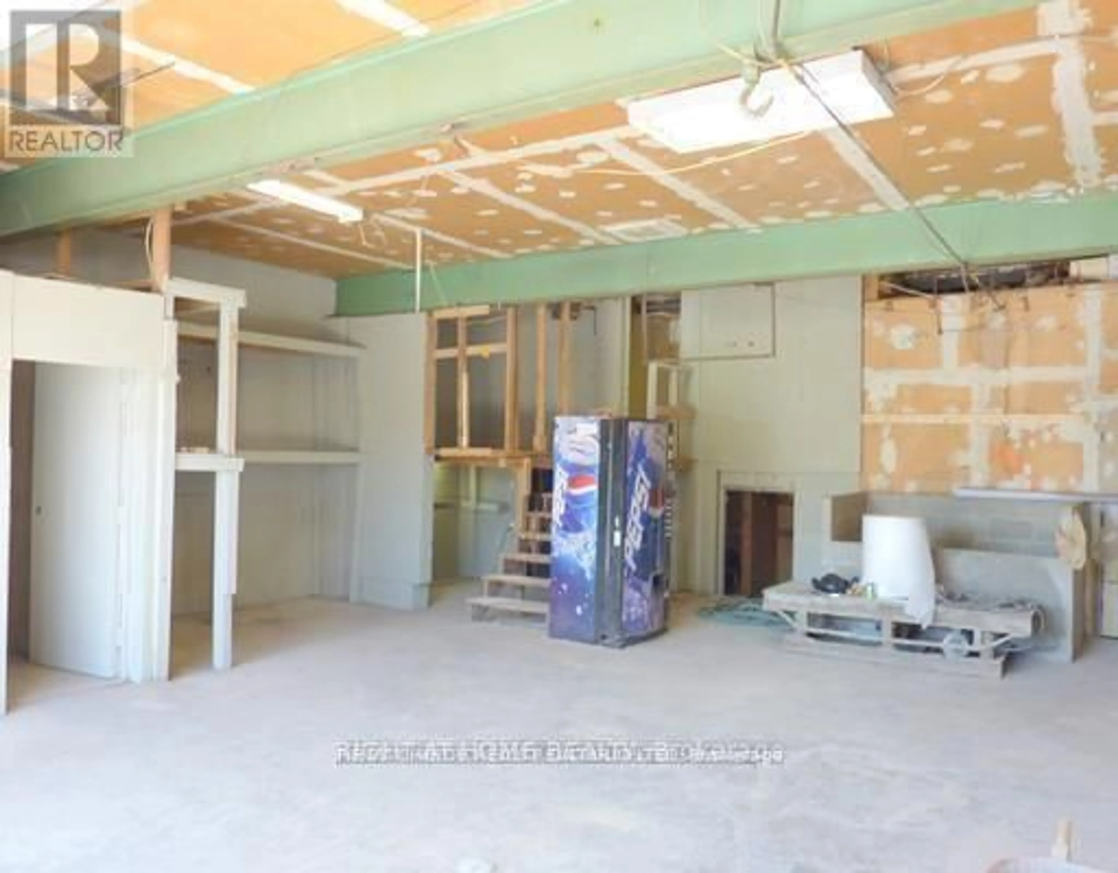 Indoor garage for 253 FRECHETTE St, Ottawa Ontario K1L 7T3
