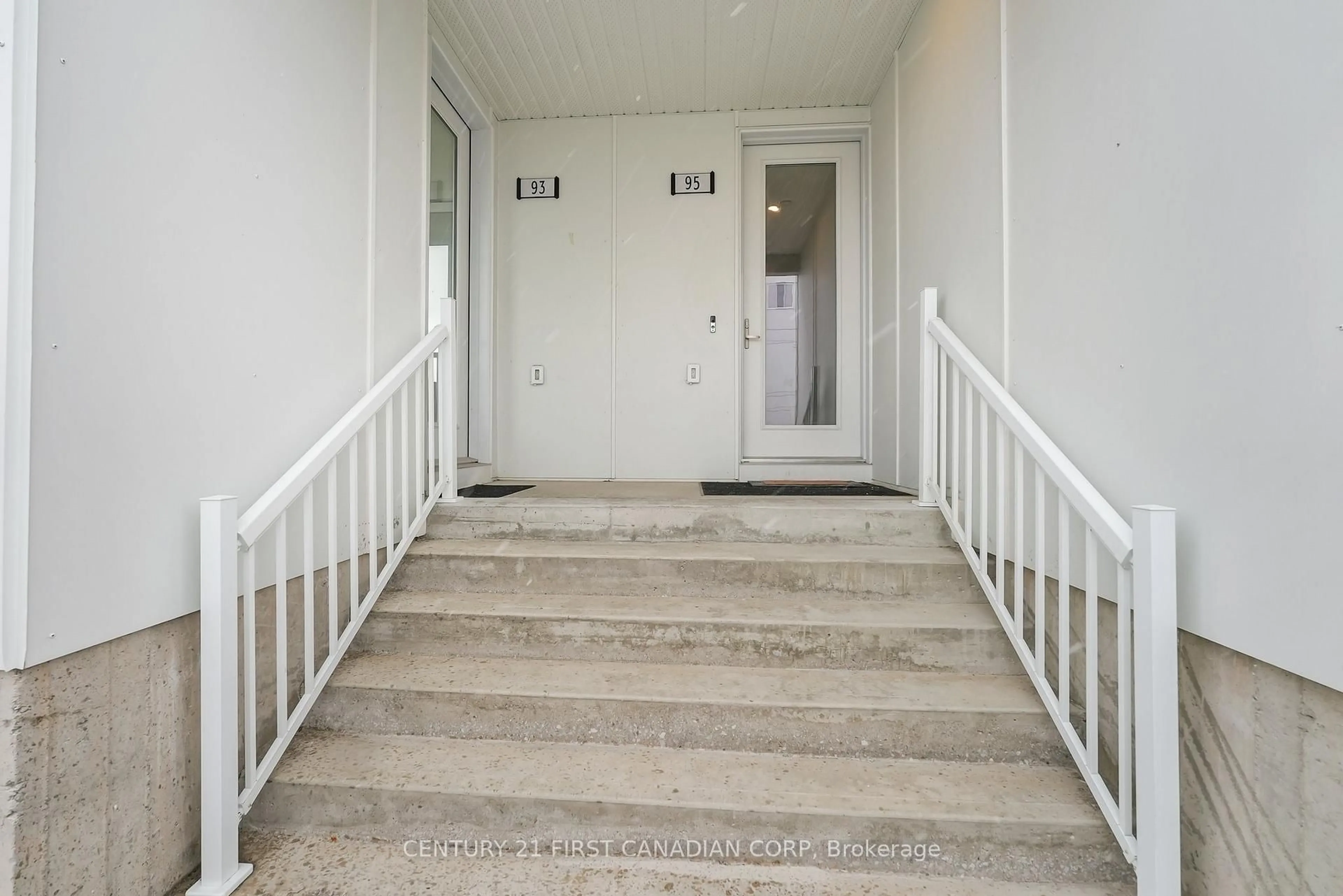 Unknown for 95-234 Edgevalley Rd, London East Ontario N5J 0E3