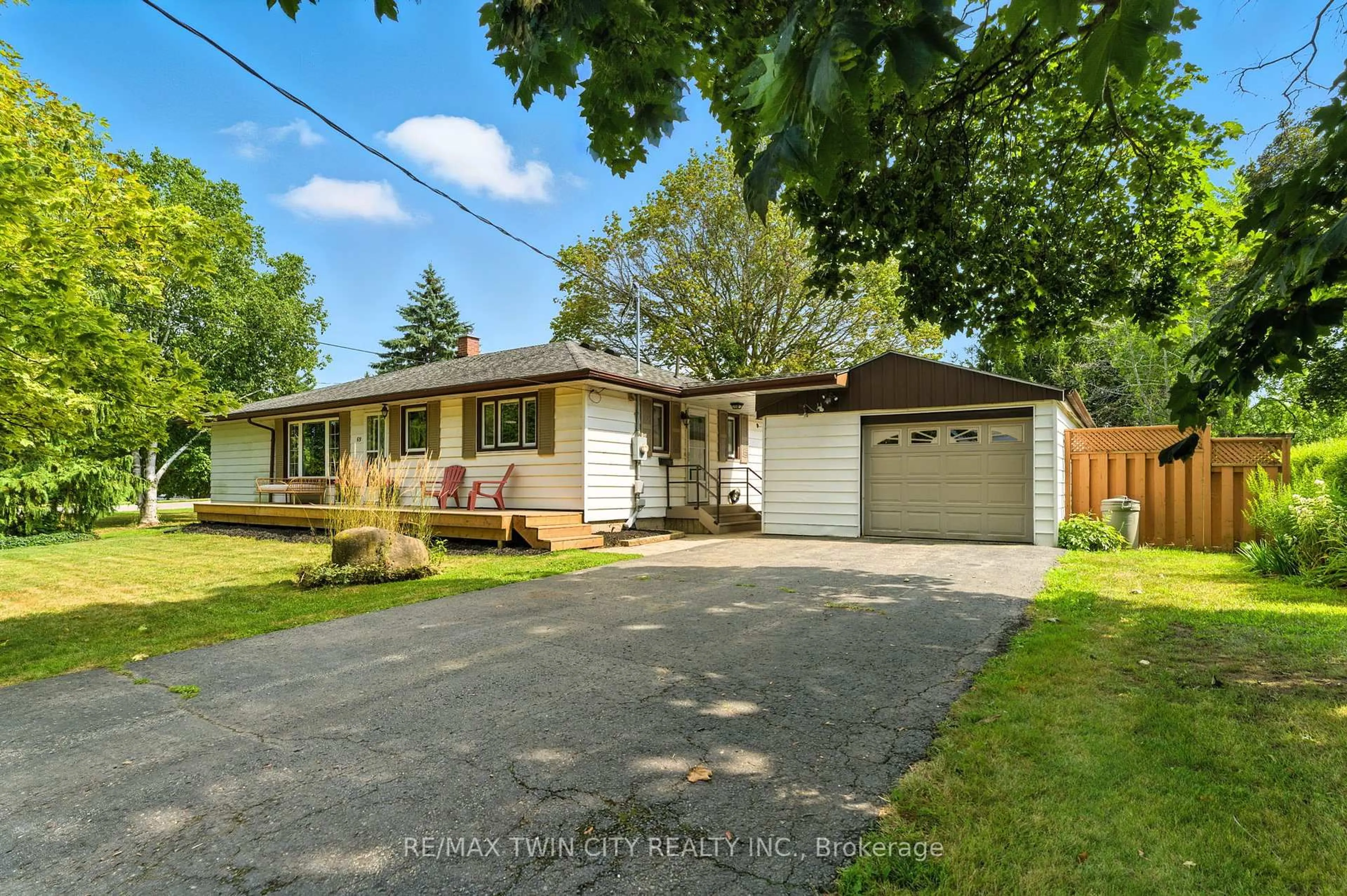 Unknown for 69 King St, Brant Ontario N0E 1A0
