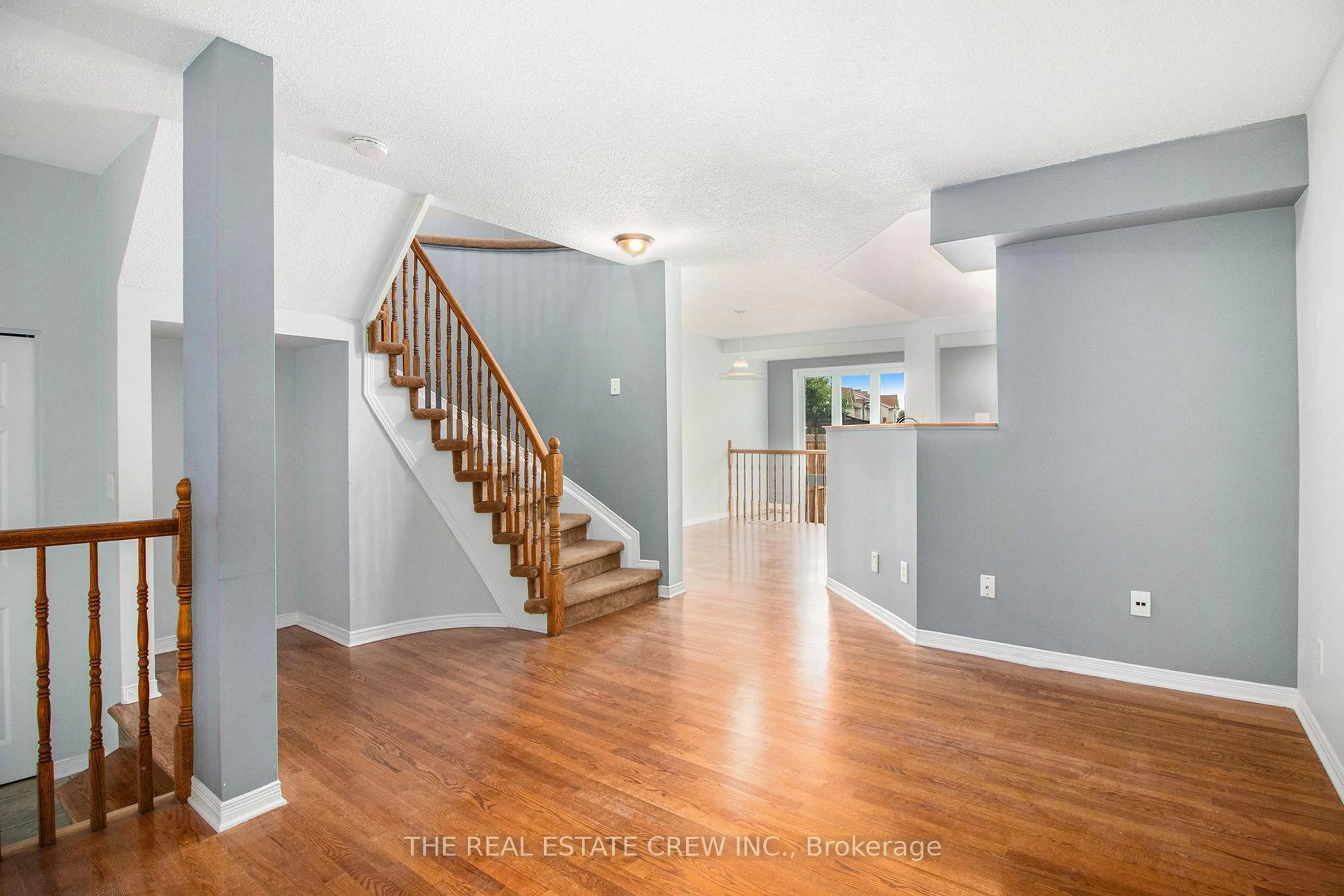 Indoor entryway for 2056 Scully Way, Ottawa Ontario K4A 4L9