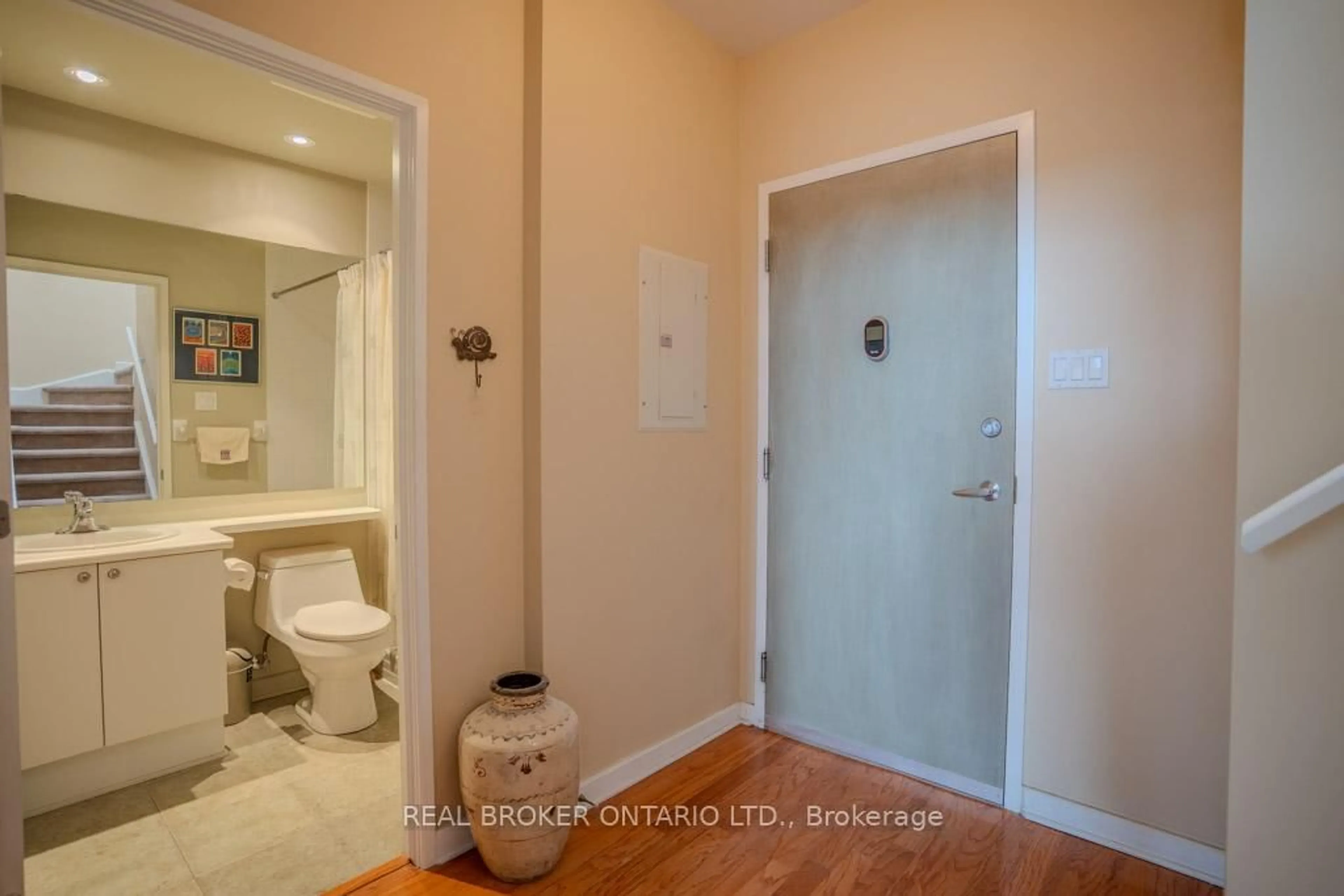 Standard bathroom, unknown for 150 Caroline Ave #604, Ottawa Ontario K1Y 4X8