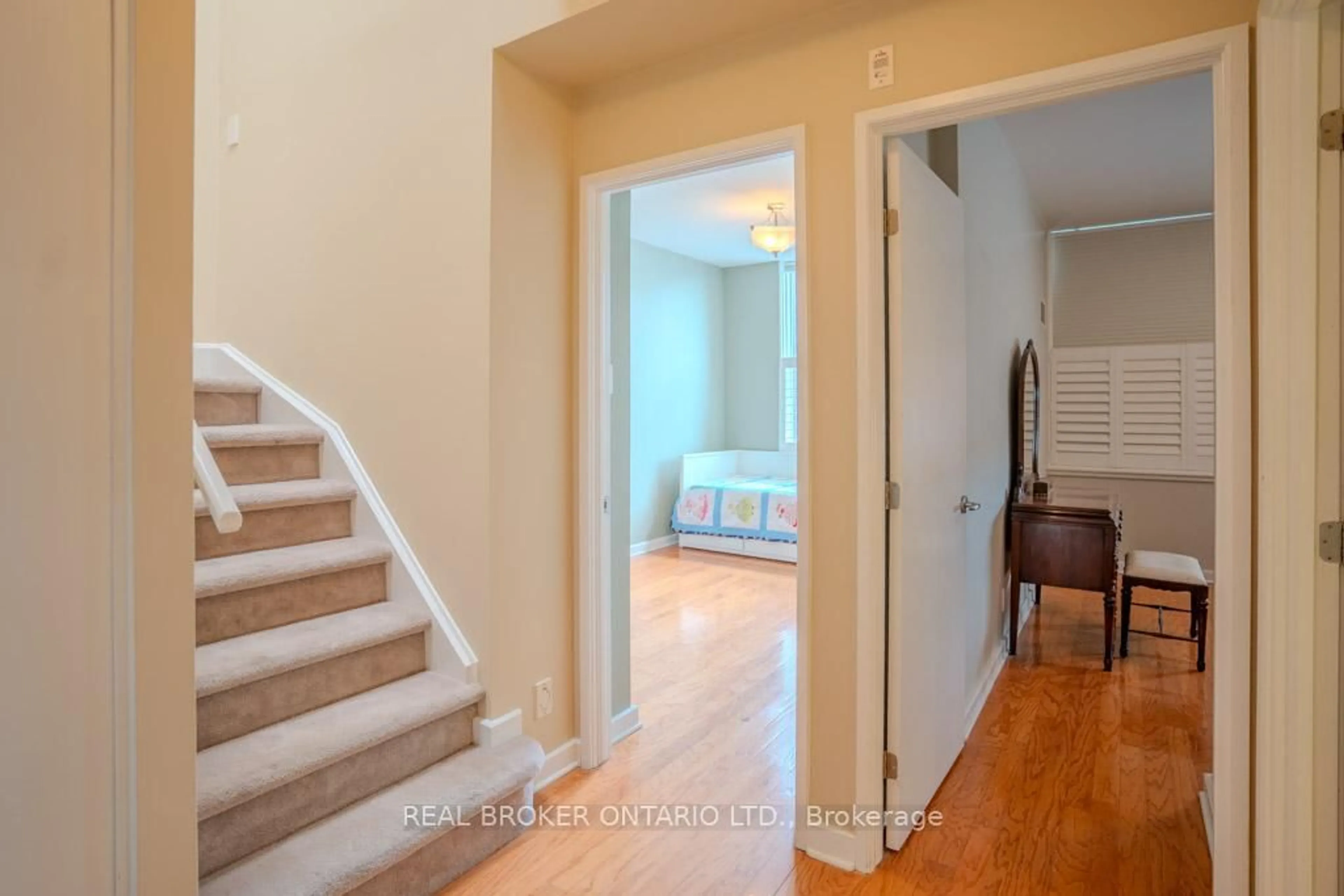 Indoor entryway for 150 Caroline Ave #604, Ottawa Ontario K1Y 4X8