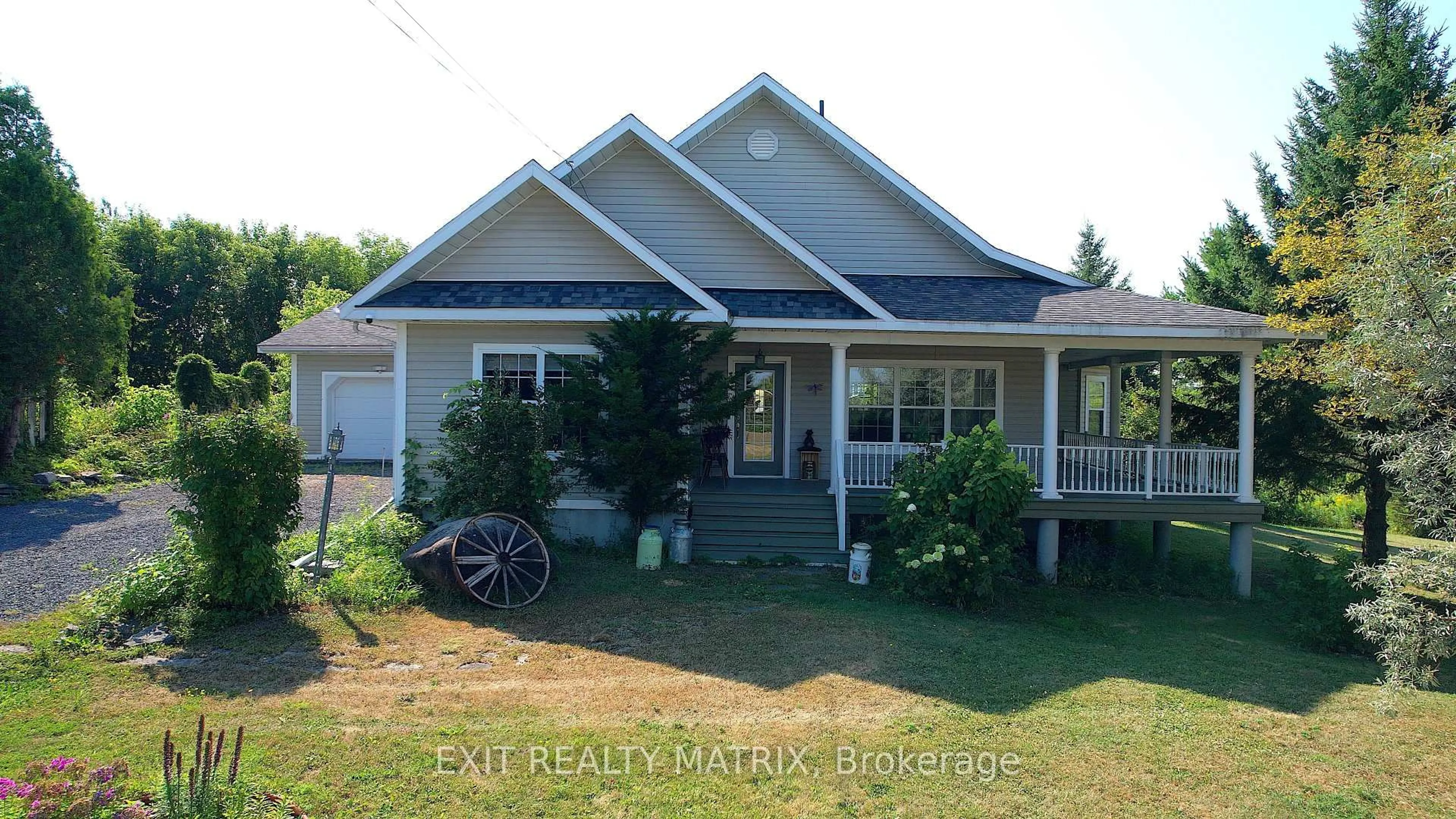 Home with vinyl exterior material, street for 20306 Lochiel St, North Glengarry Ontario K0C 1A0