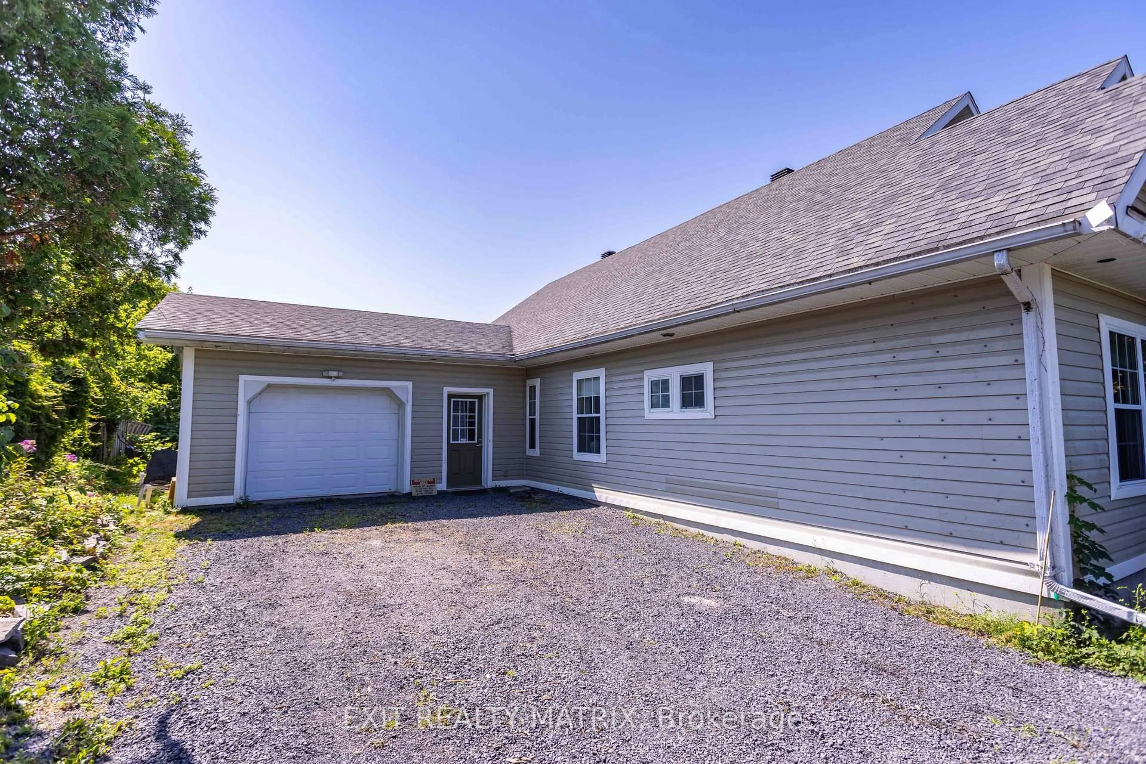 Unknown for 20306 Lochiel St, North Glengarry Ontario K0C 1A0