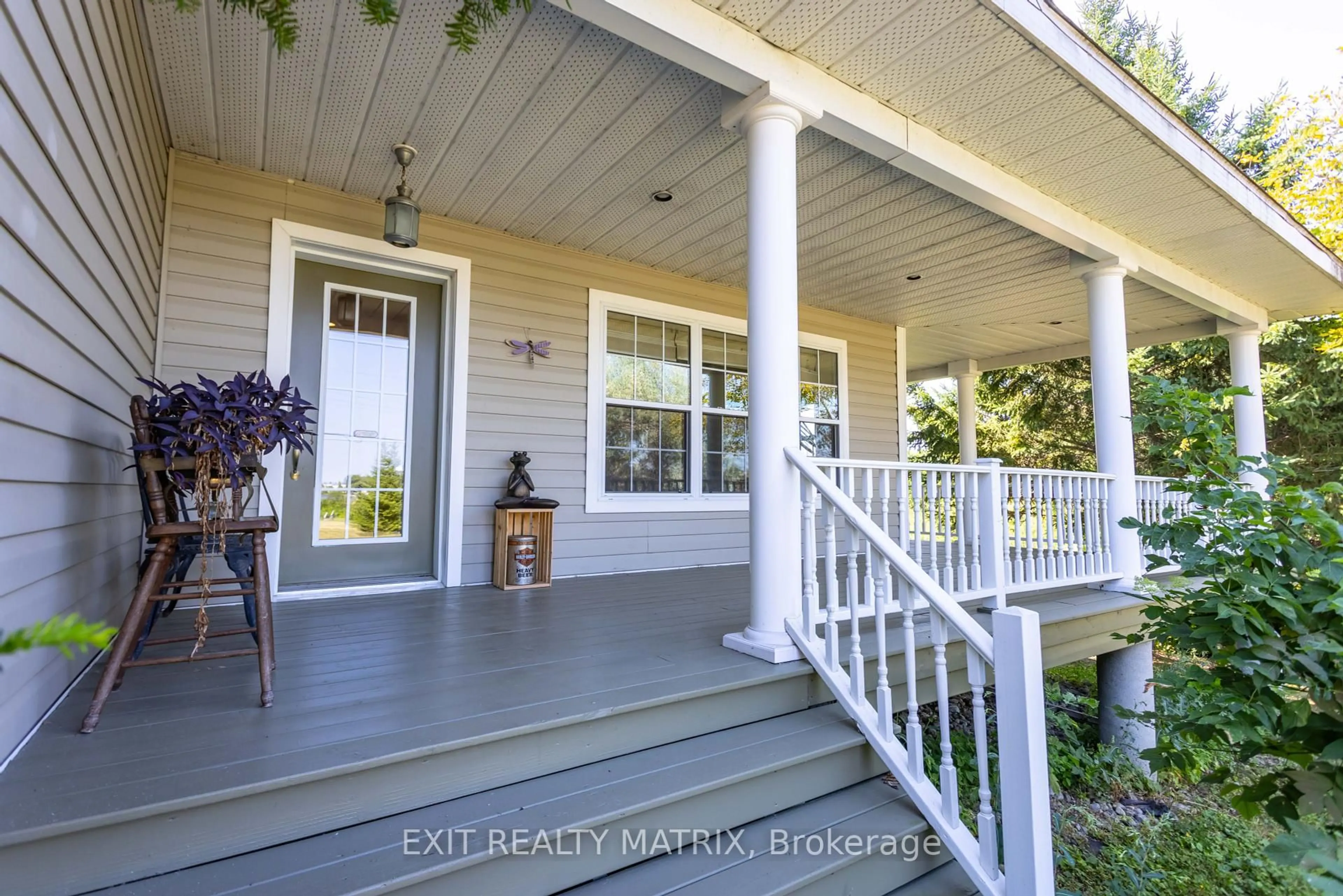 Home with vinyl exterior material, street for 20306 Lochiel St, North Glengarry Ontario K0C 1A0