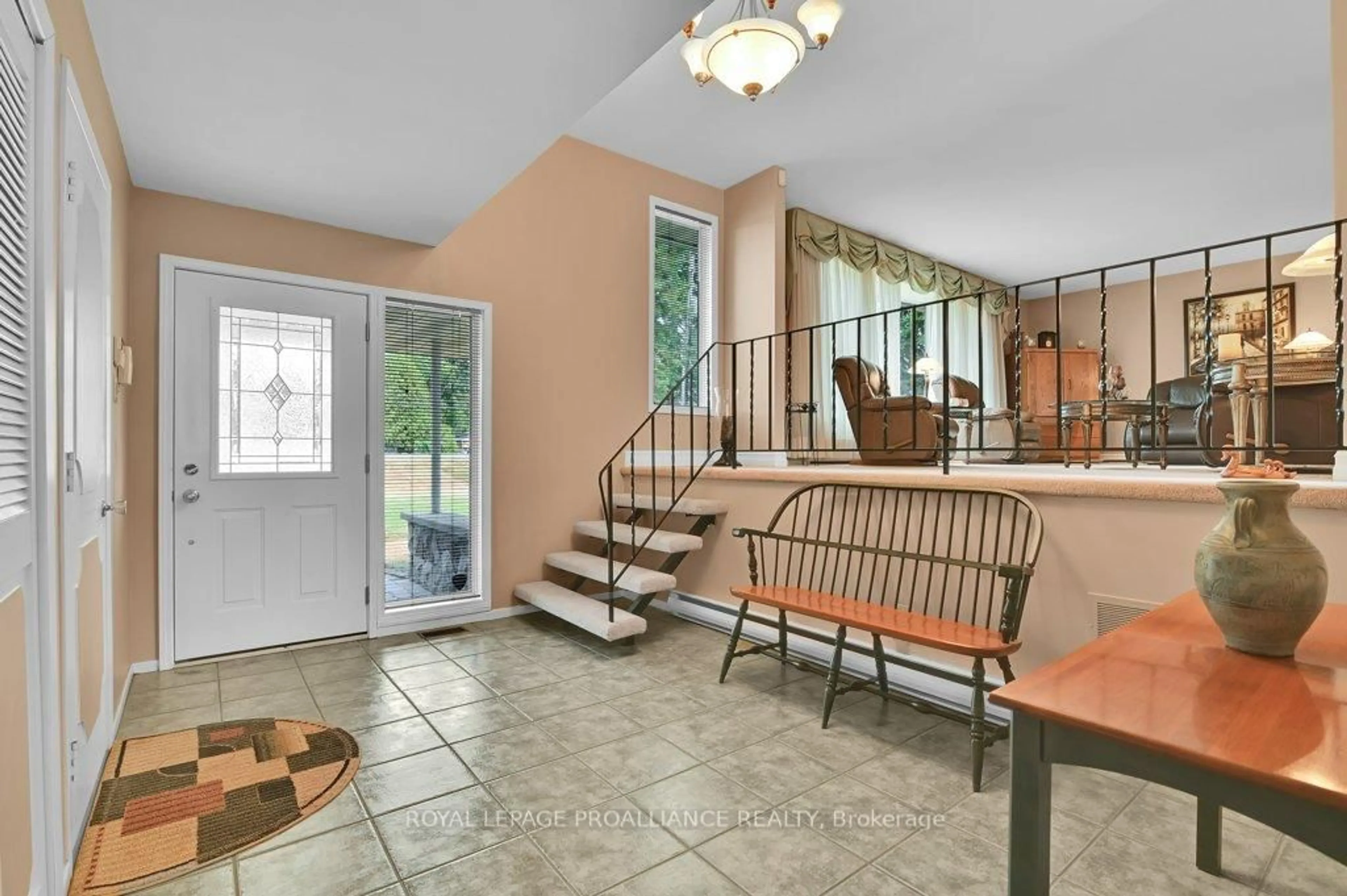 Indoor entryway for 1267 County Rd 2 Rd, Elizabethtown-Kitley Ontario K6V 5T1