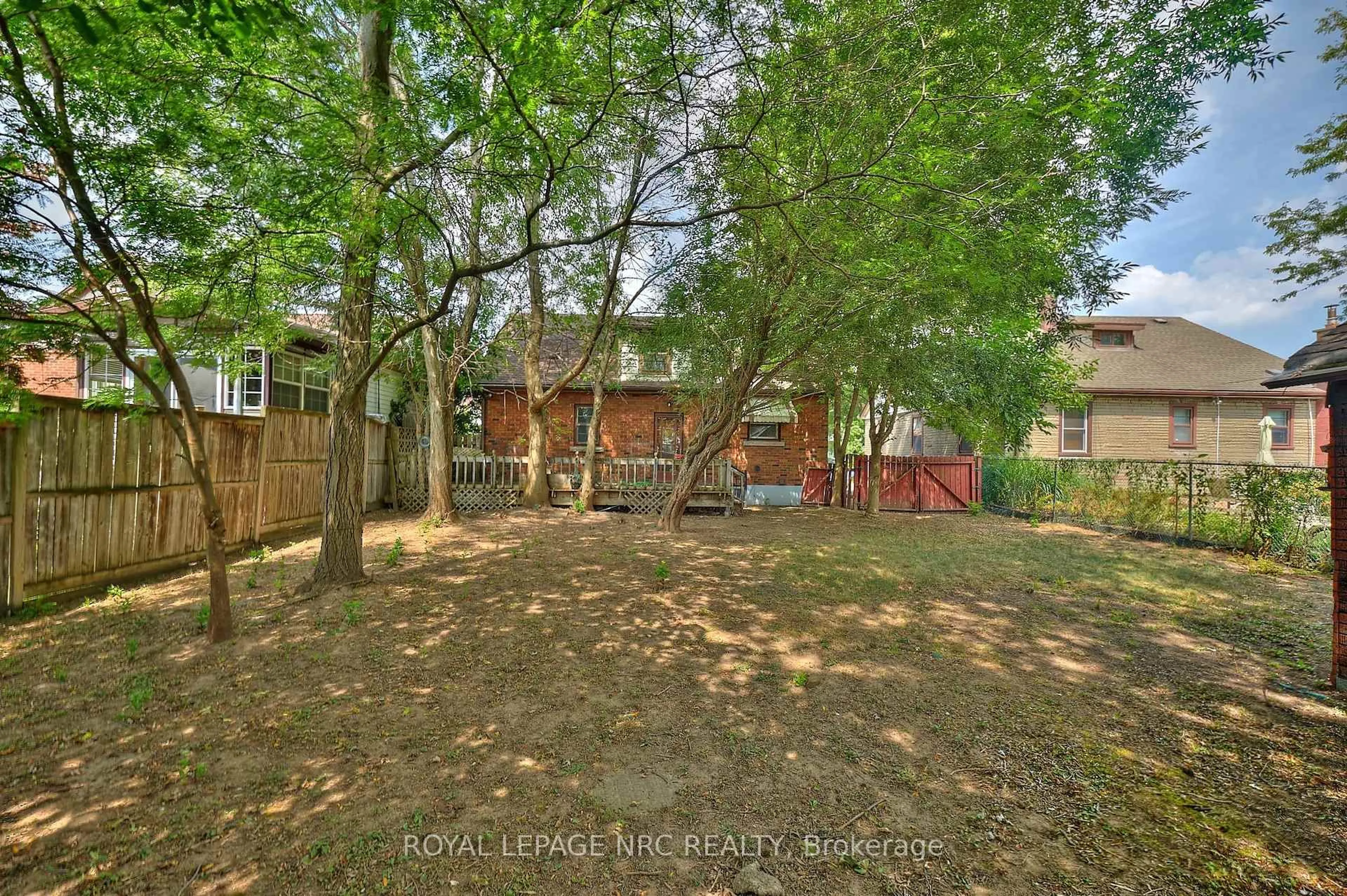 A pic from outside/outdoor area/front of a property/back of a property/a pic from drone, forest/trees view for 5398 MORRISON St, Niagara Falls Ontario L2E 2E7
