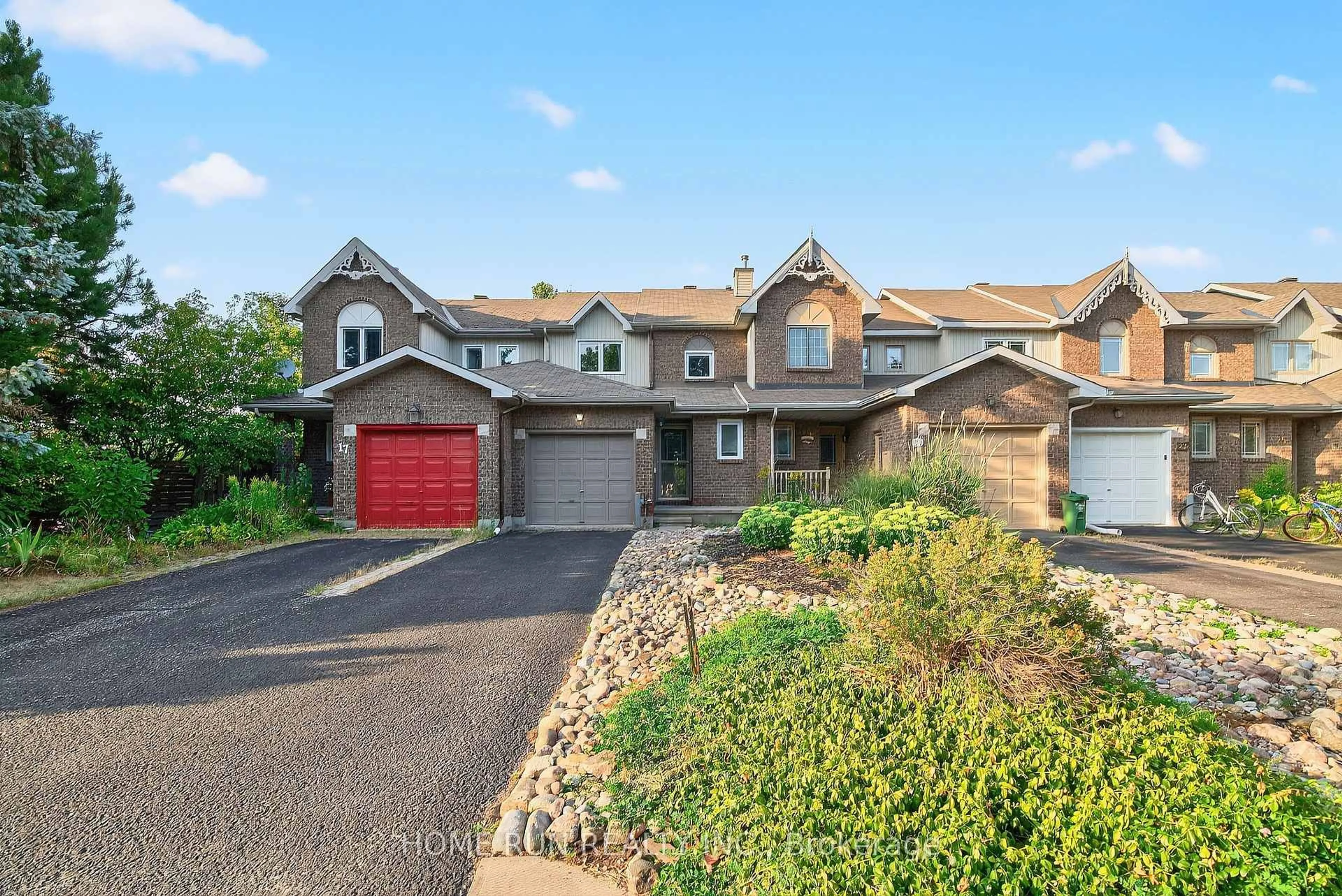 A pic from outside/outdoor area/front of a property/back of a property/a pic from drone, street for 19 Harrington Crt, Ottawa Ontario K2K 2S6