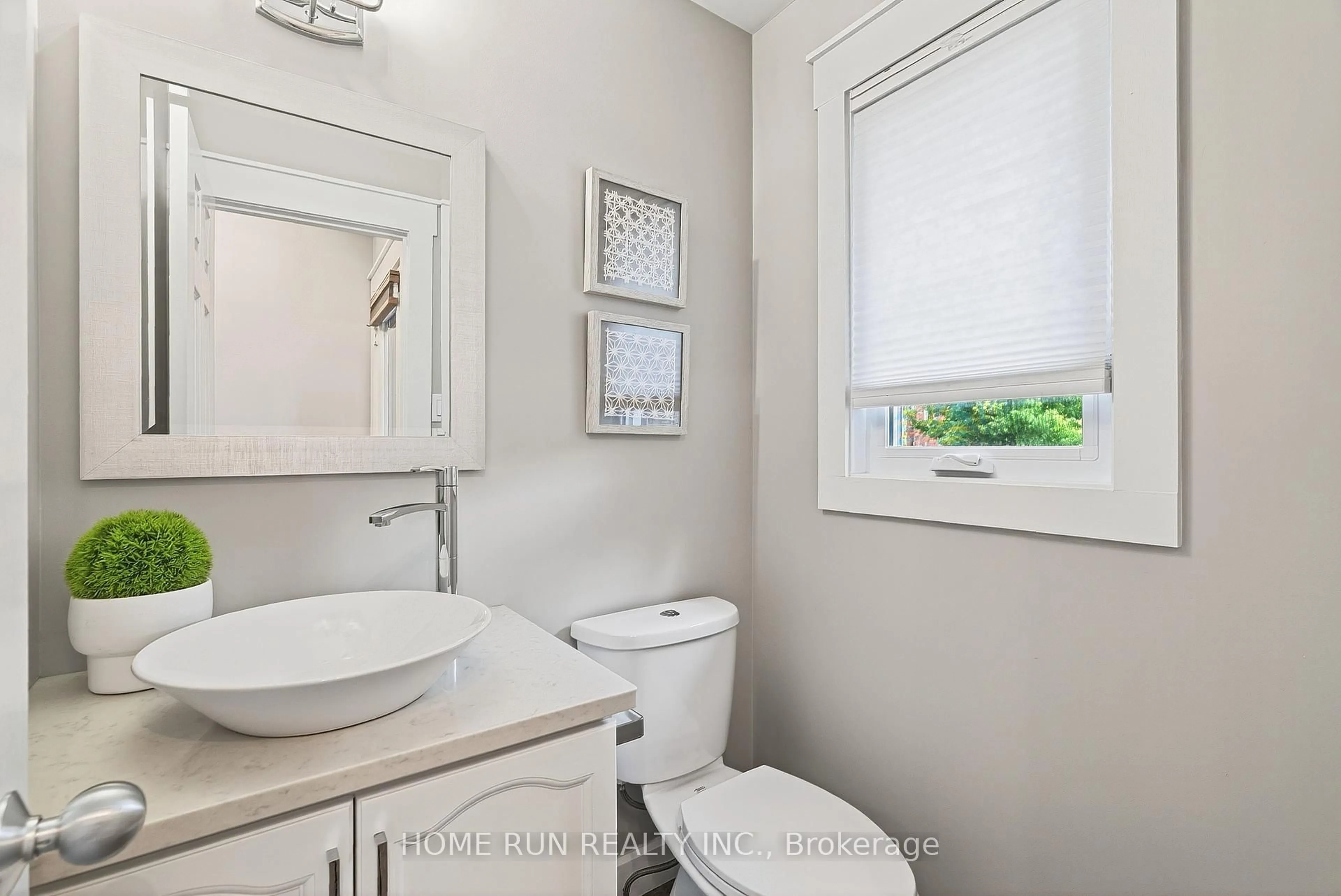 Standard bathroom, ceramic/tile floor for 19 Harrington Crt, Ottawa Ontario K2K 2S6