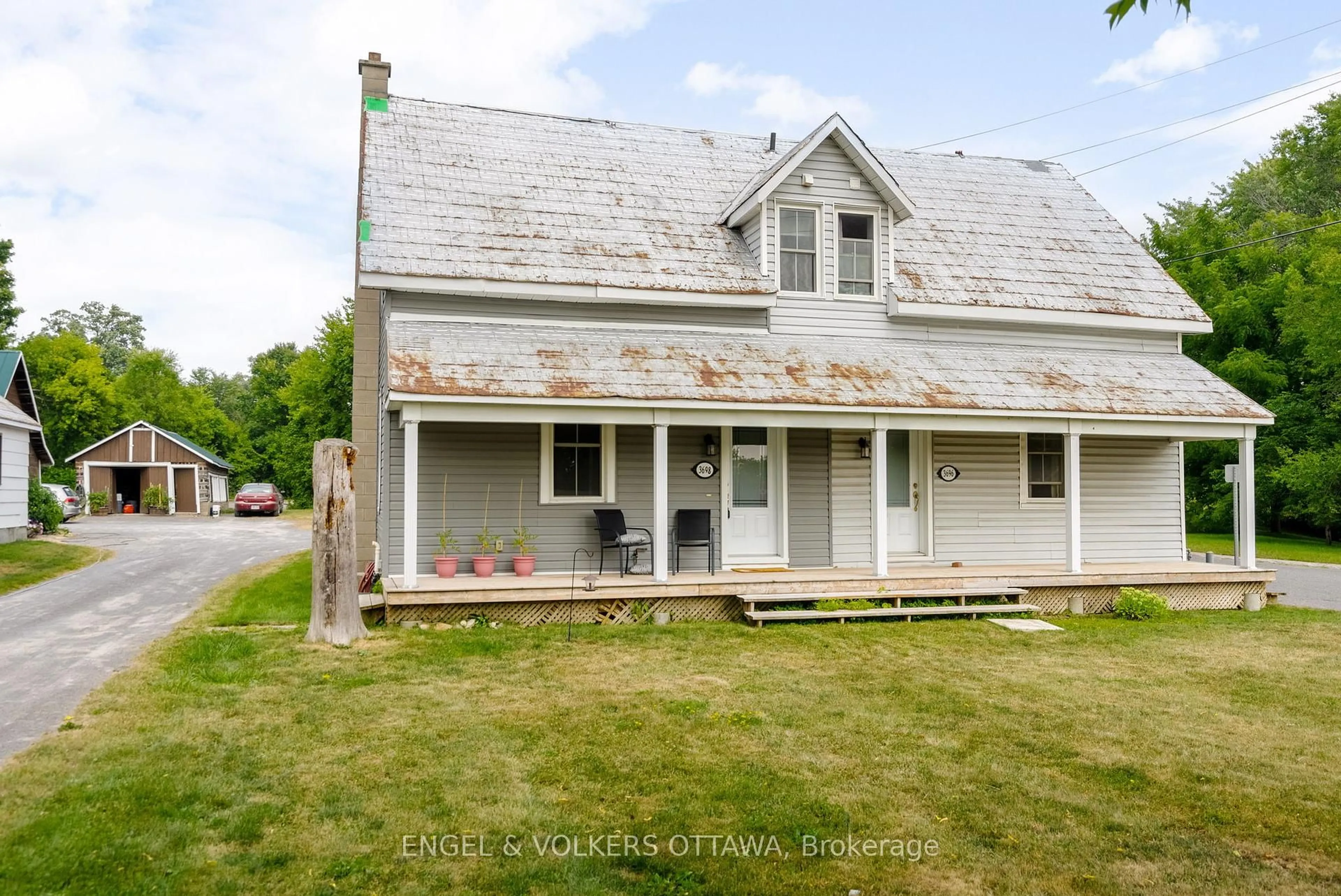 A pic from outside/outdoor area/front of a property/back of a property/a pic from drone, unknown for 3698 Carp Rd, Carp Ontario K0A 1L0