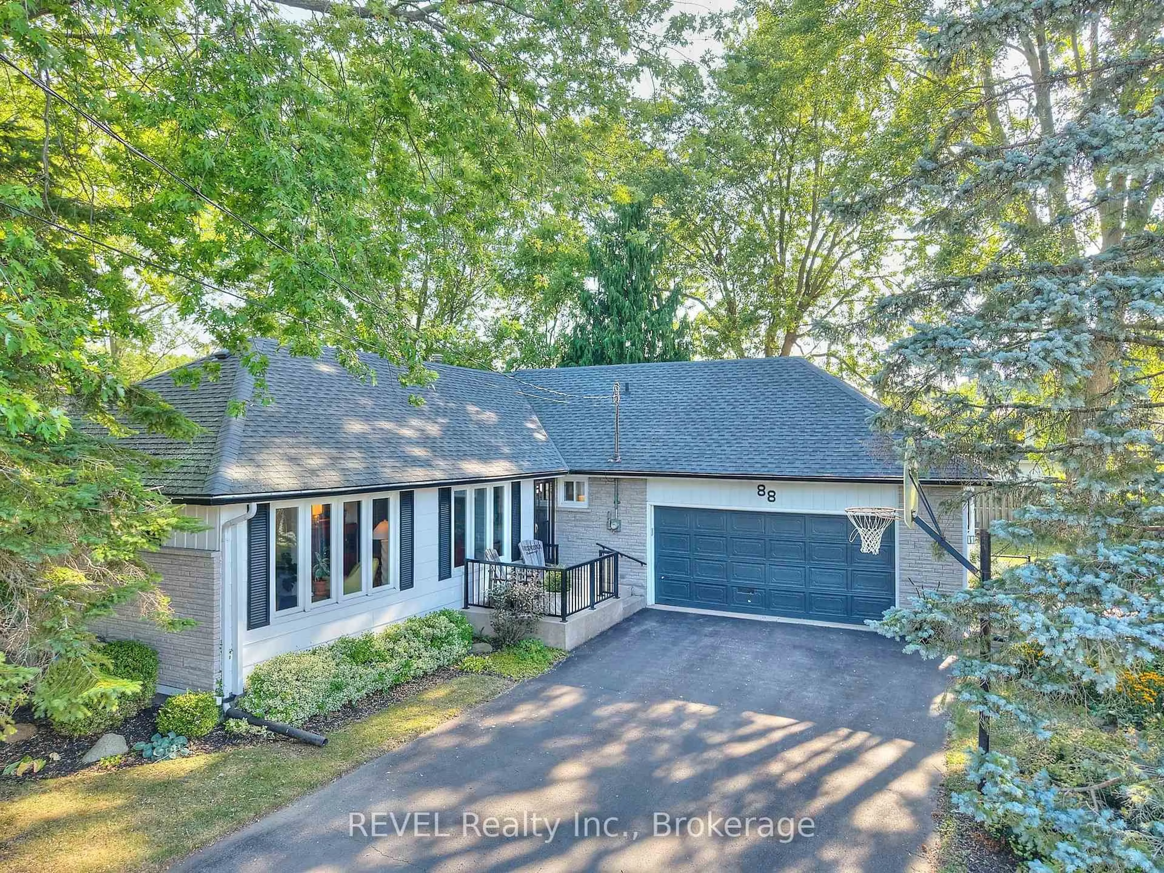A pic from outside/outdoor area/front of a property/back of a property/a pic from drone, street for 88 Haun Rd, Fort Erie Ontario L0S 1B0