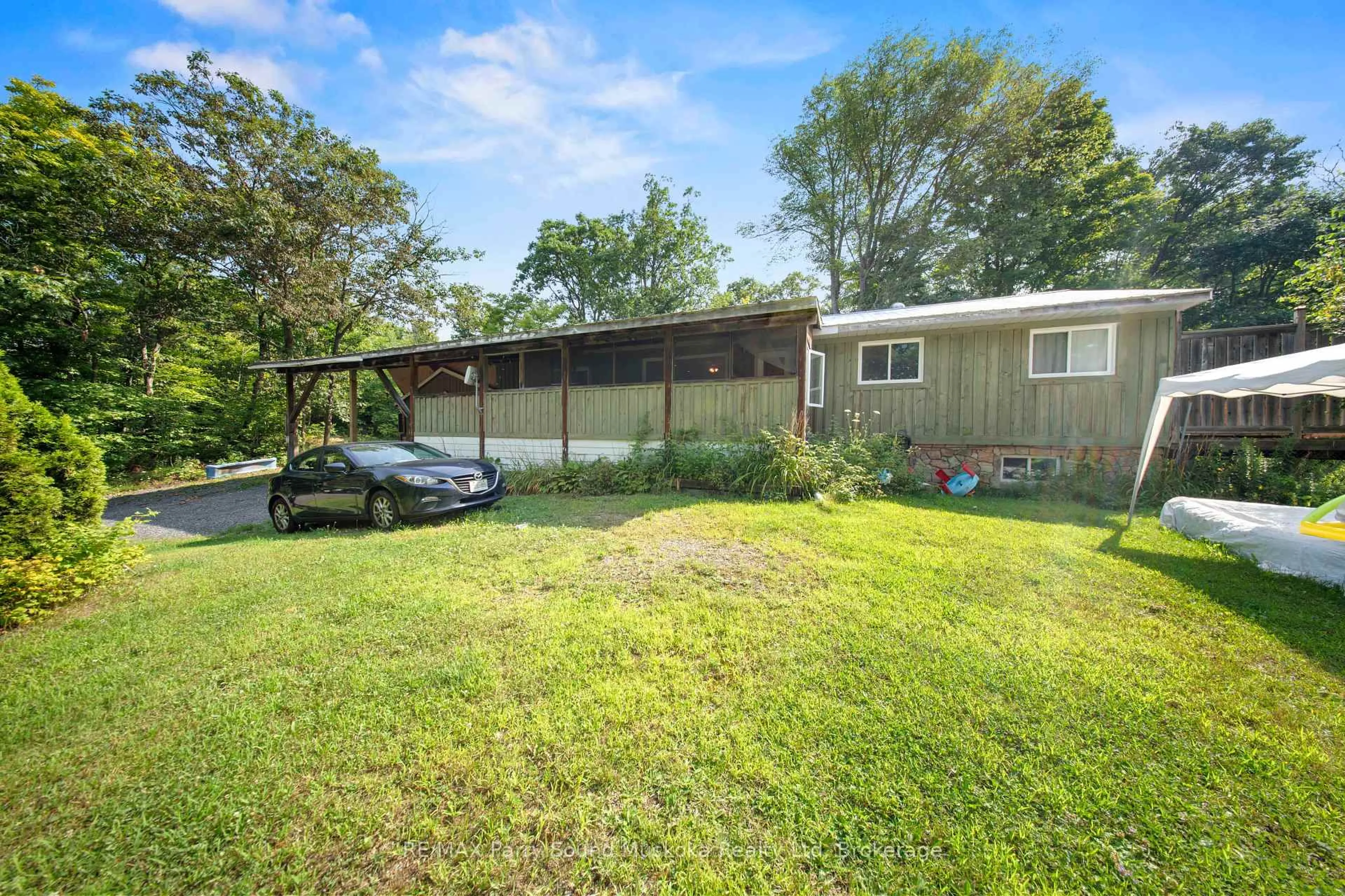 A pic from outside/outdoor area/front of a property/back of a property/a pic from drone, unknown for 28 Black Rd, Seguin Ontario P2A 2W8