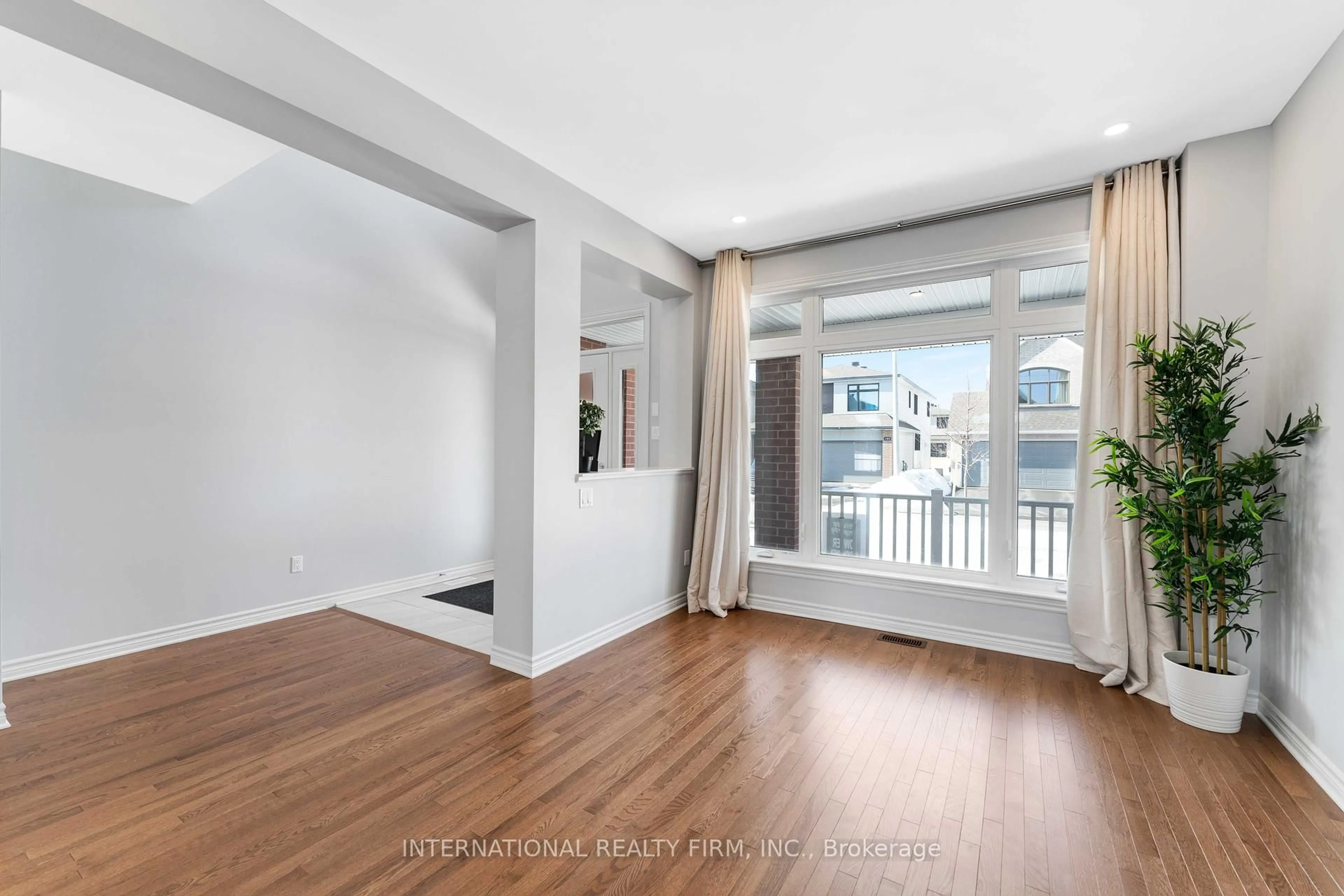 Unknown for 696 Moonflower Cres, Ottawa Ontario K1T 0X8