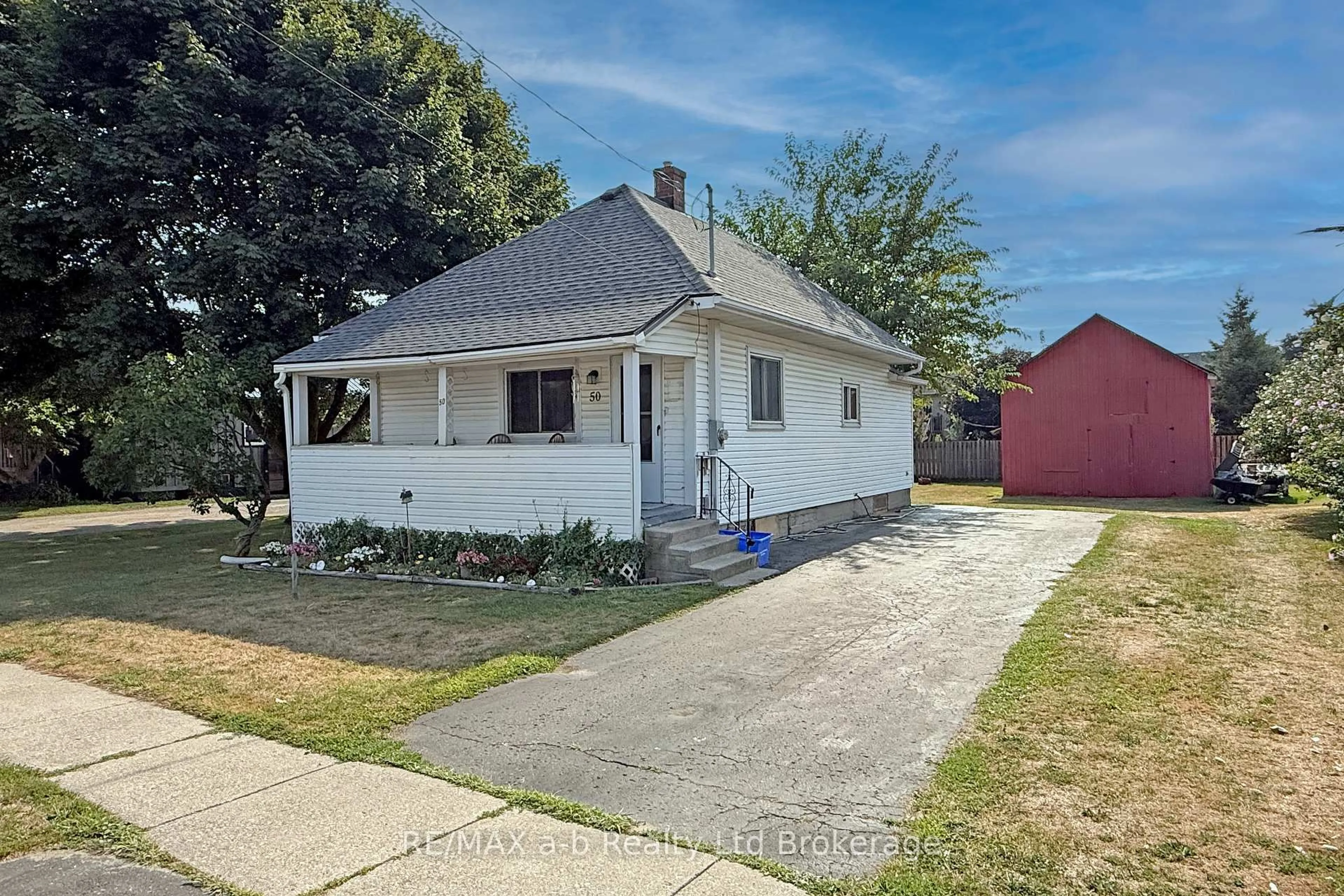 A pic from outside/outdoor area/front of a property/back of a property/a pic from drone, street for 50 Stover Street St, Norwich Ontario N0J 1P0
