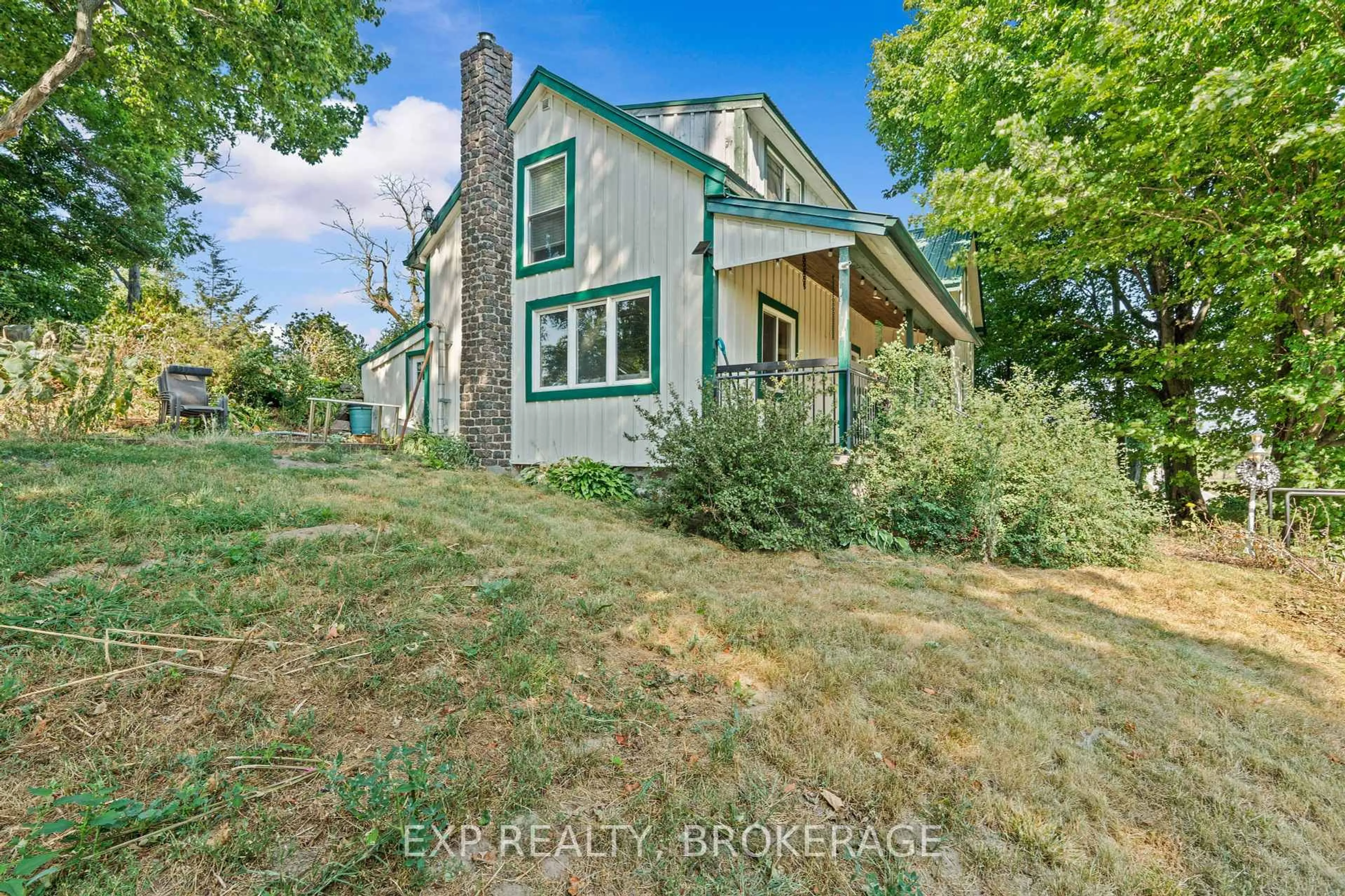 A pic from outside/outdoor area/front of a property/back of a property/a pic from drone, street for 129 DULCEMAINE Rd, Front of Leeds & Seeleys Bay Ontario K0E 1L0