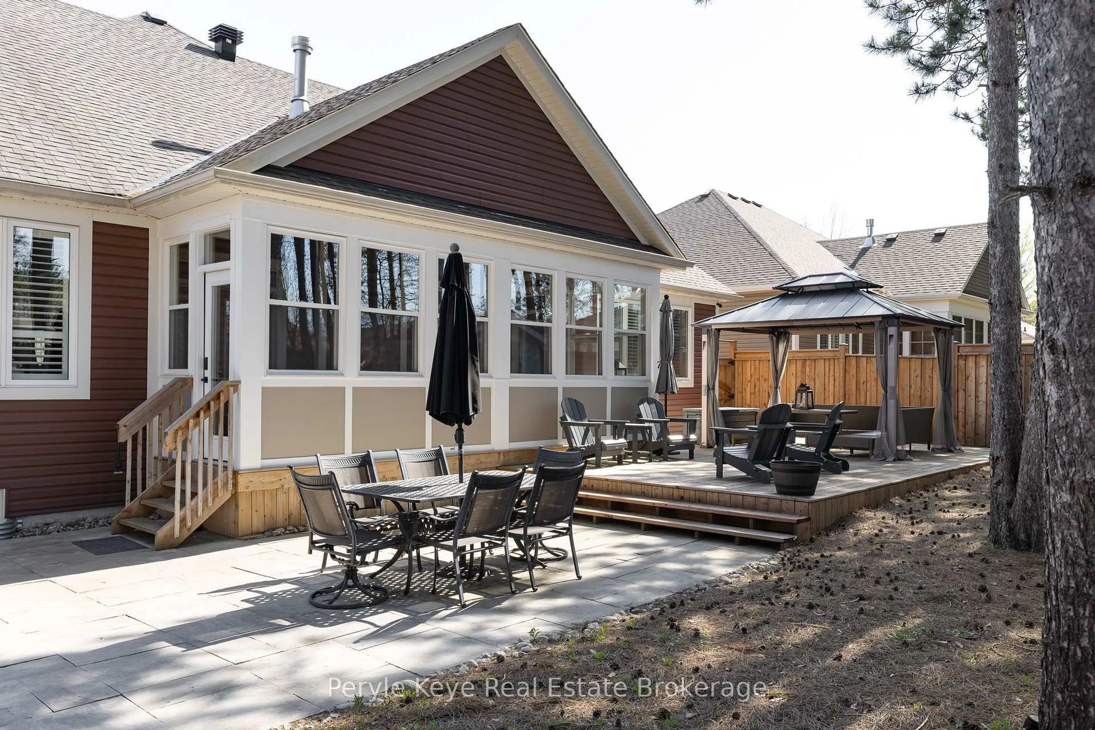 Patio, street for 39 Clearbrook Tr, Bracebridge Ontario P1L 0A3