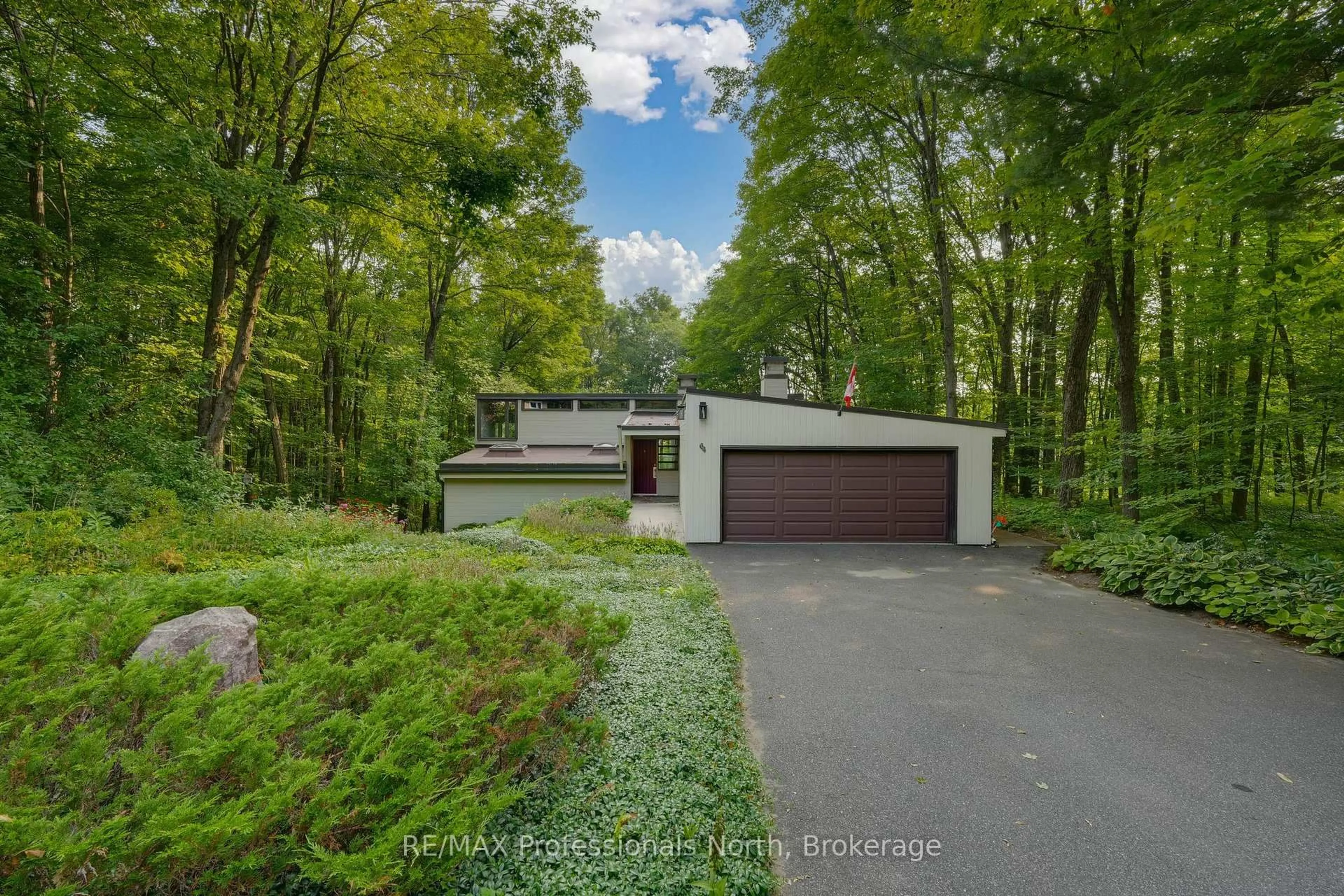 A pic from outside/outdoor area/front of a property/back of a property/a pic from drone, forest/trees view for 64 Woodland Dr, Bracebridge Ontario P1L 1M2