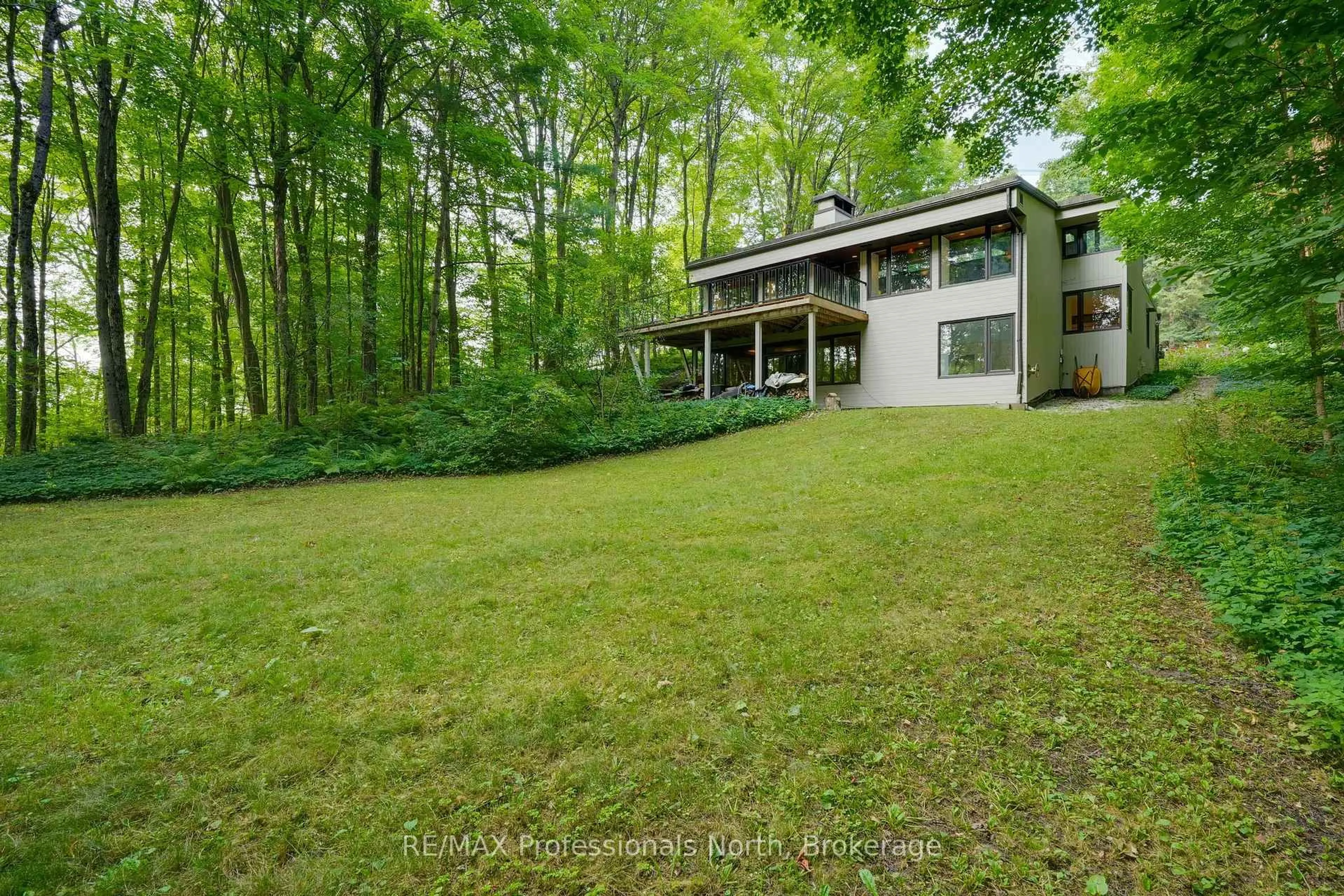 A pic from outside/outdoor area/front of a property/back of a property/a pic from drone, forest/trees view for 64 Woodland Dr, Bracebridge Ontario P1L 1M2