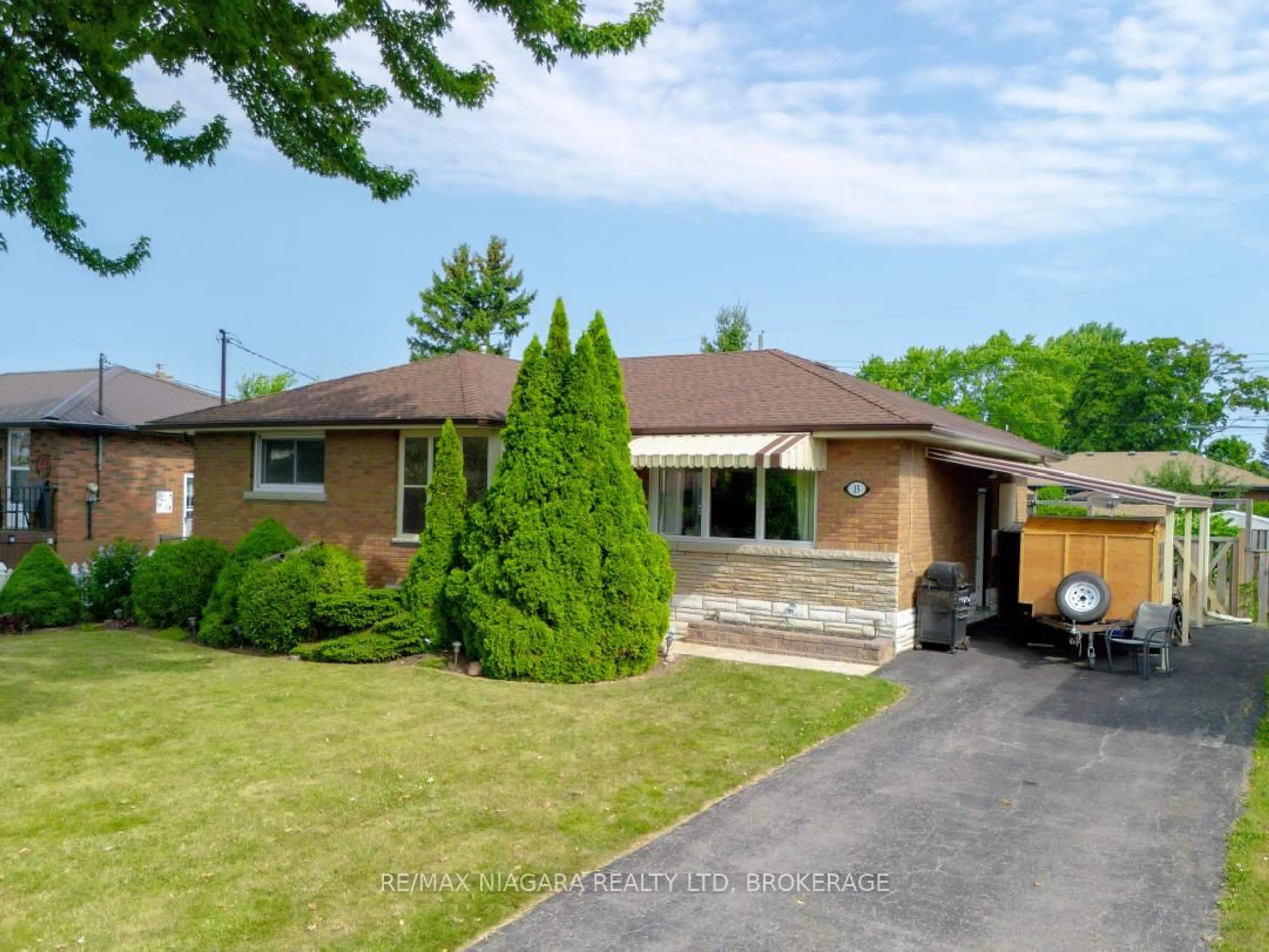 Home with brick exterior material, street for 15 Michael Dr, Port Colborne Ontario L3K 3C3