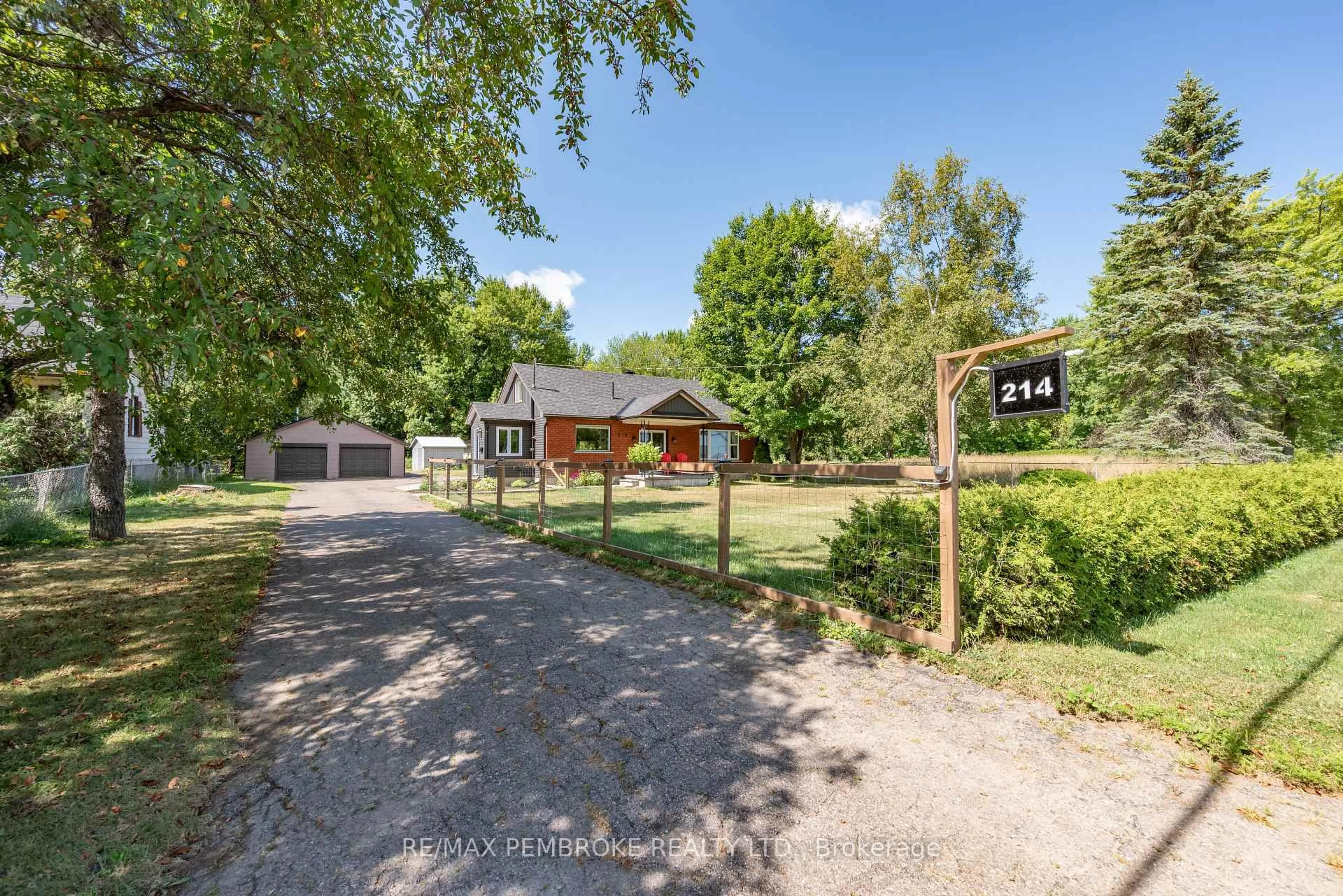 A pic from outside/outdoor area/front of a property/back of a property/a pic from drone, street for 214 Golf Course Rd, Laurentian Valley Ontario K8A 7B3